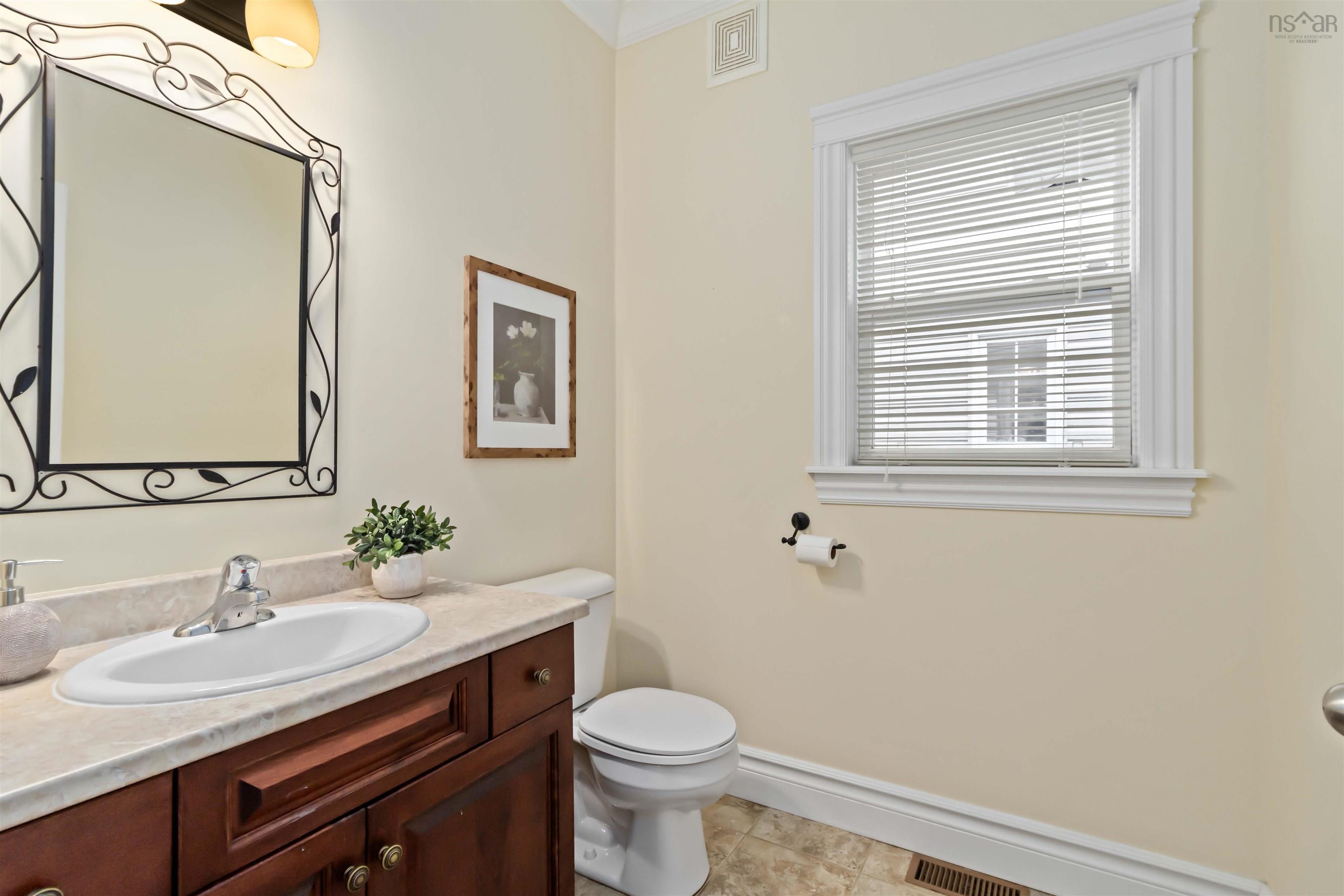 $959,900.00: 167 Ravines Drive, Bedford