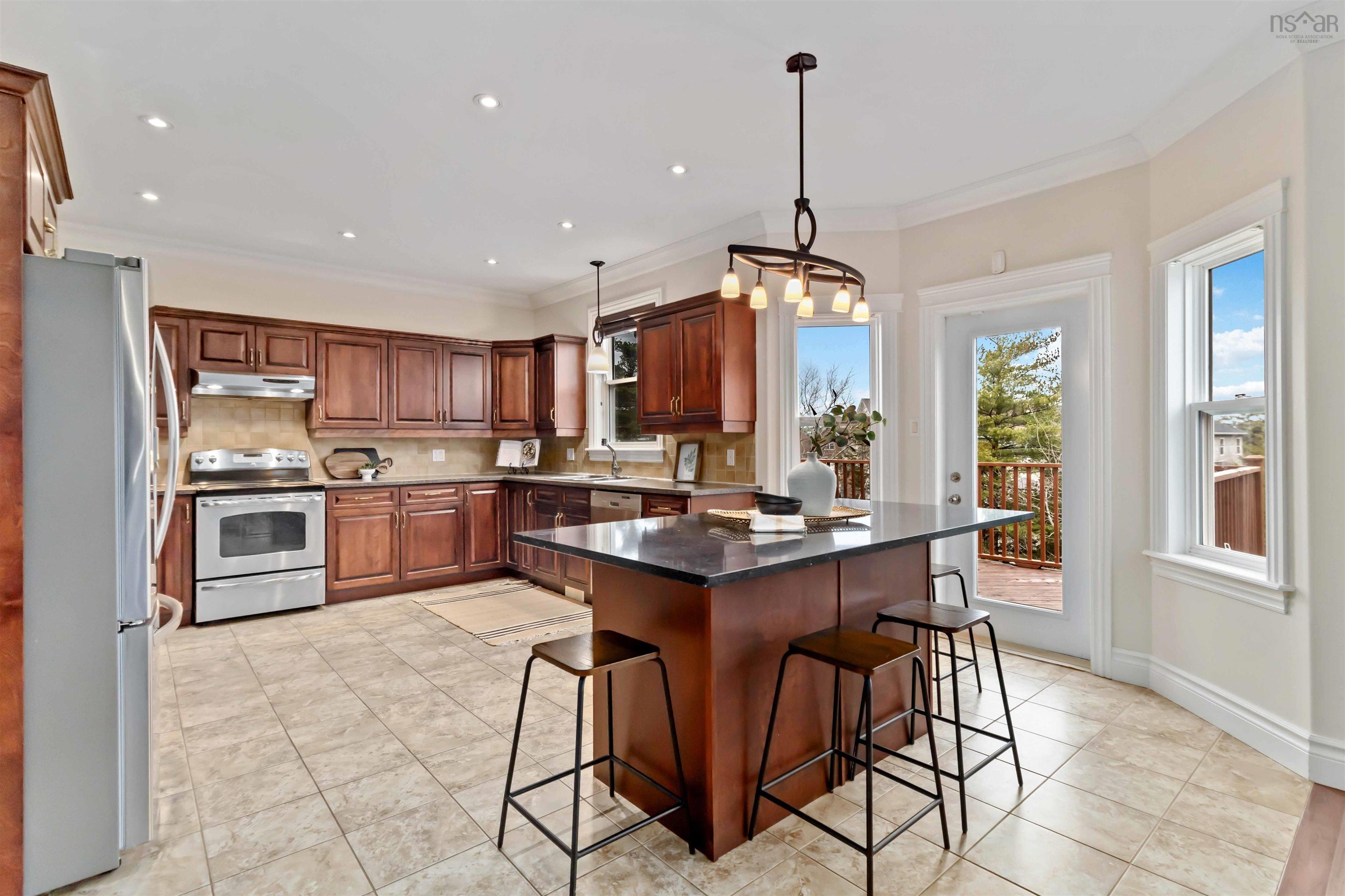 $959,900.00: 167 Ravines Drive, Bedford