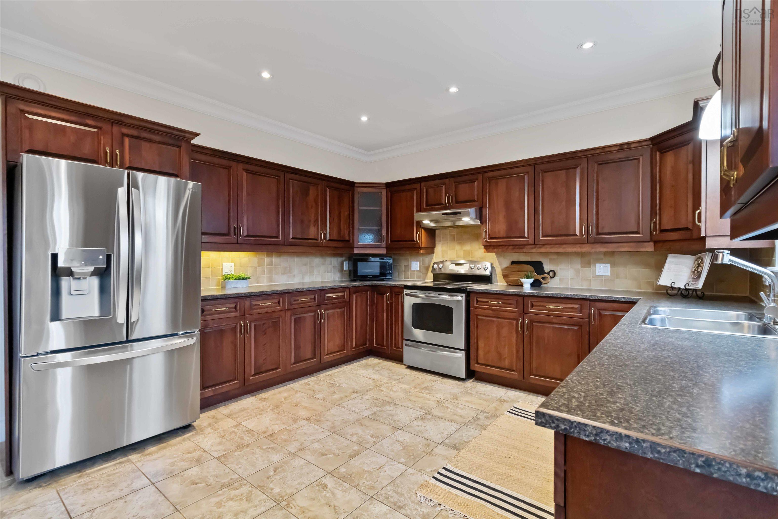 $959,900.00: 167 Ravines Drive, Bedford