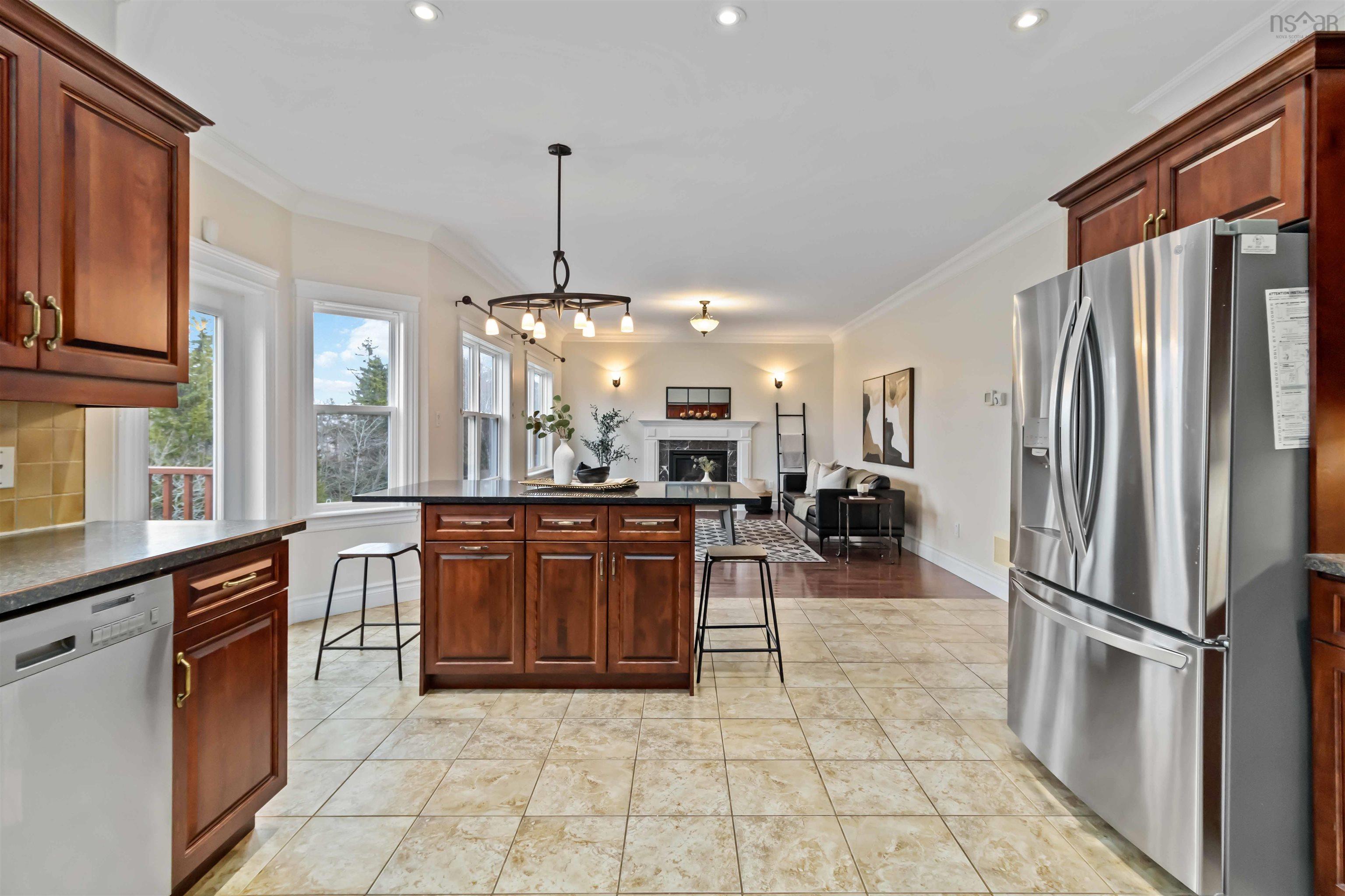 $959,900.00: 167 Ravines Drive, Bedford