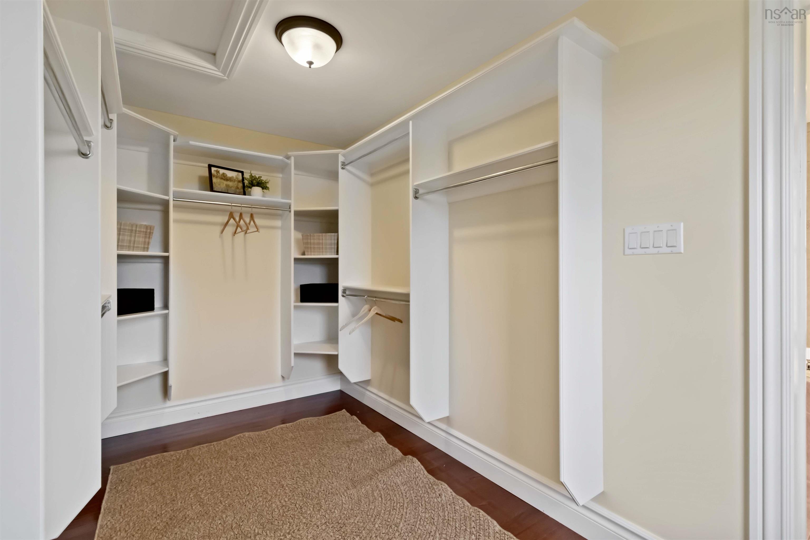 $959,900.00: 167 Ravines Drive, Bedford