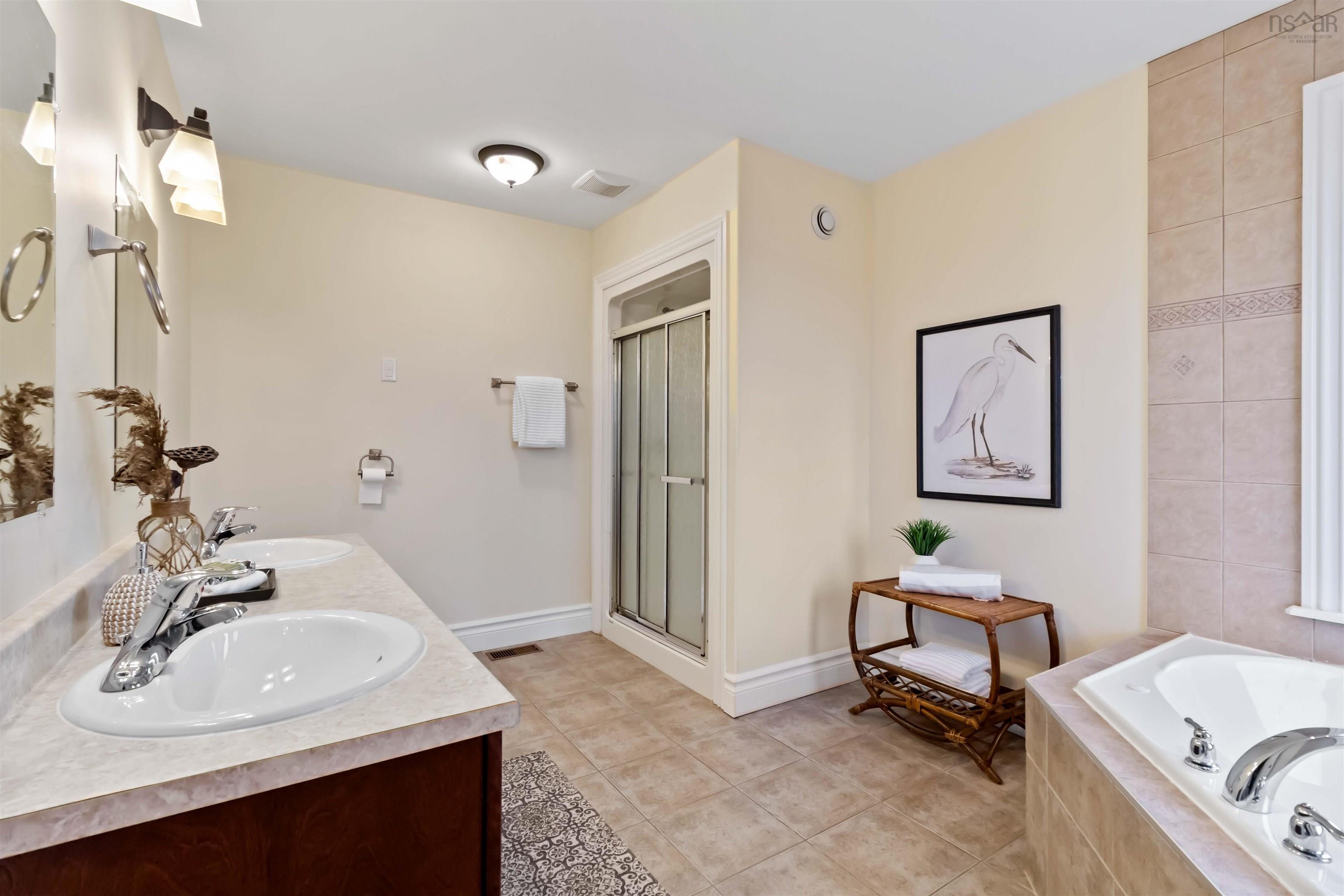 $959,900.00: 167 Ravines Drive, Bedford