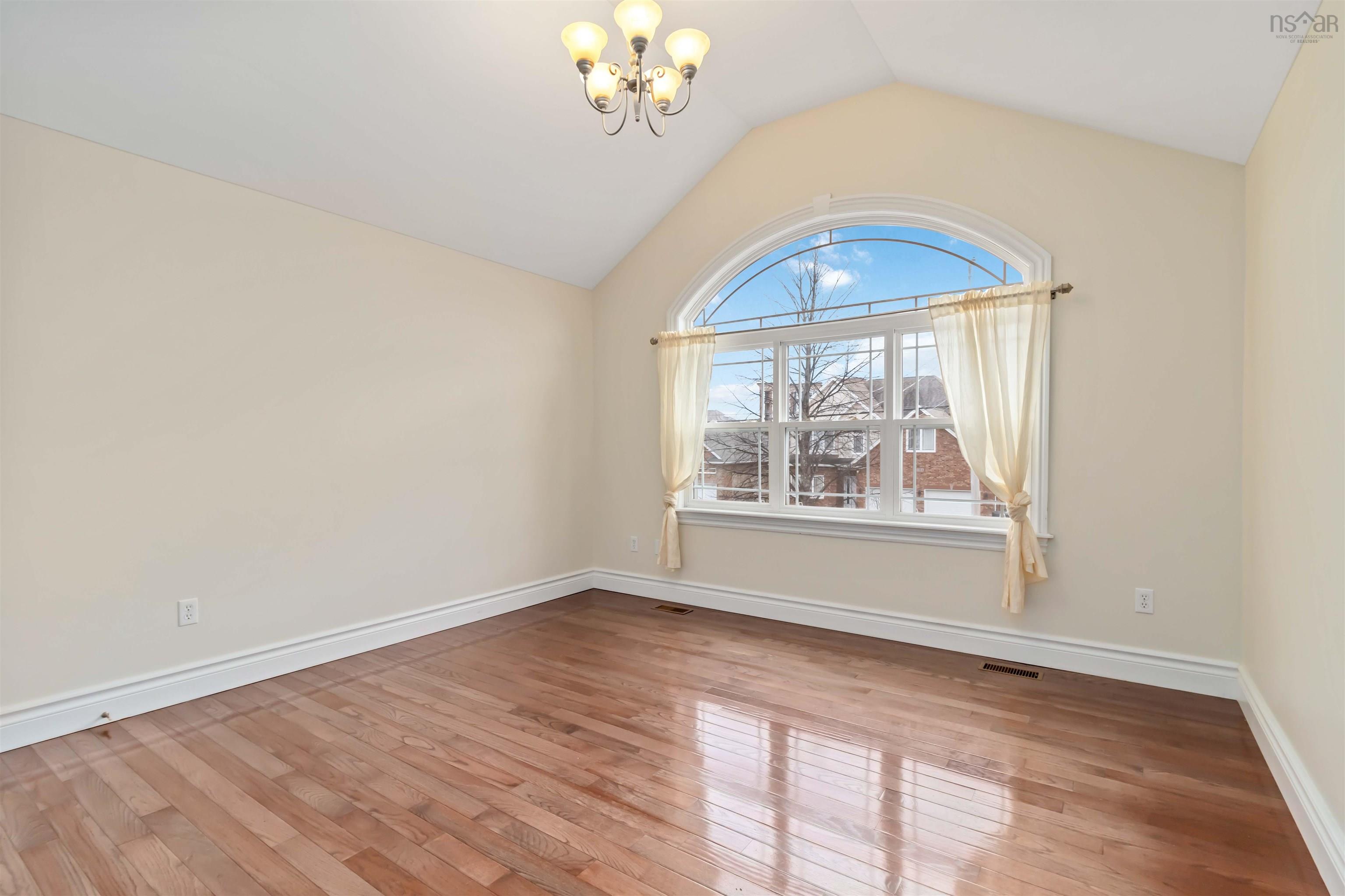 $959,900.00: 167 Ravines Drive, Bedford