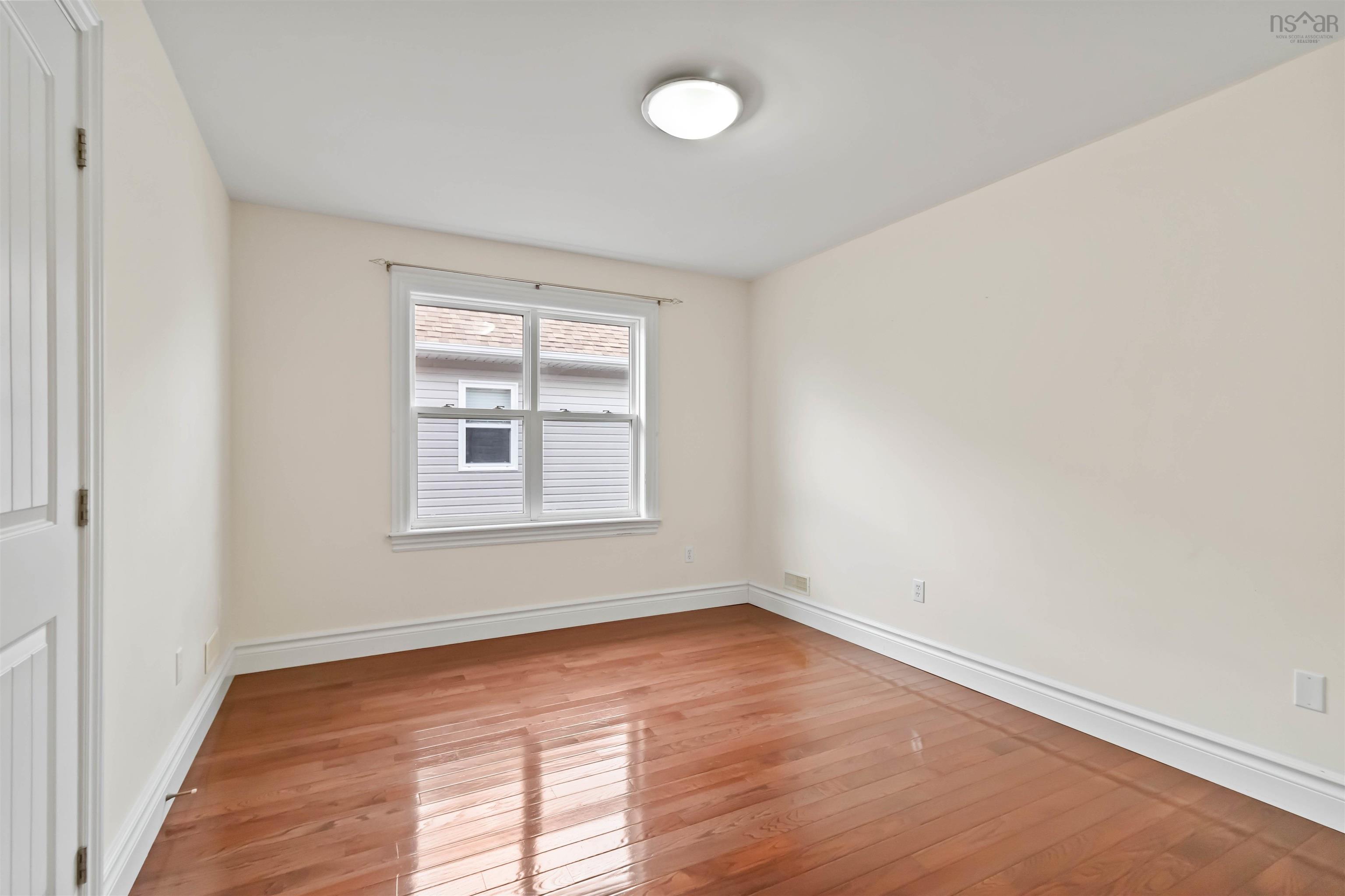 $959,900.00: 167 Ravines Drive, Bedford