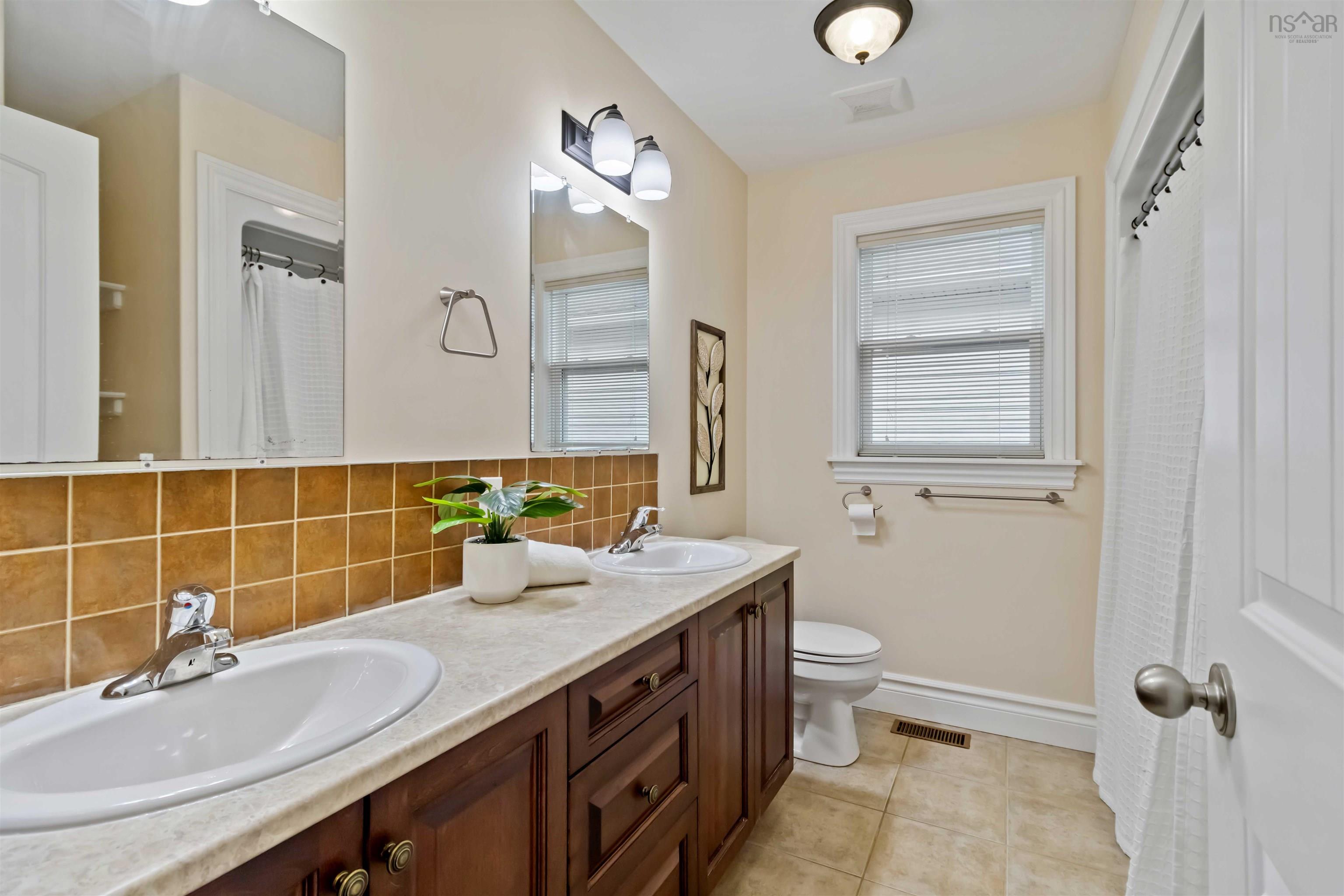 $959,900.00: 167 Ravines Drive, Bedford