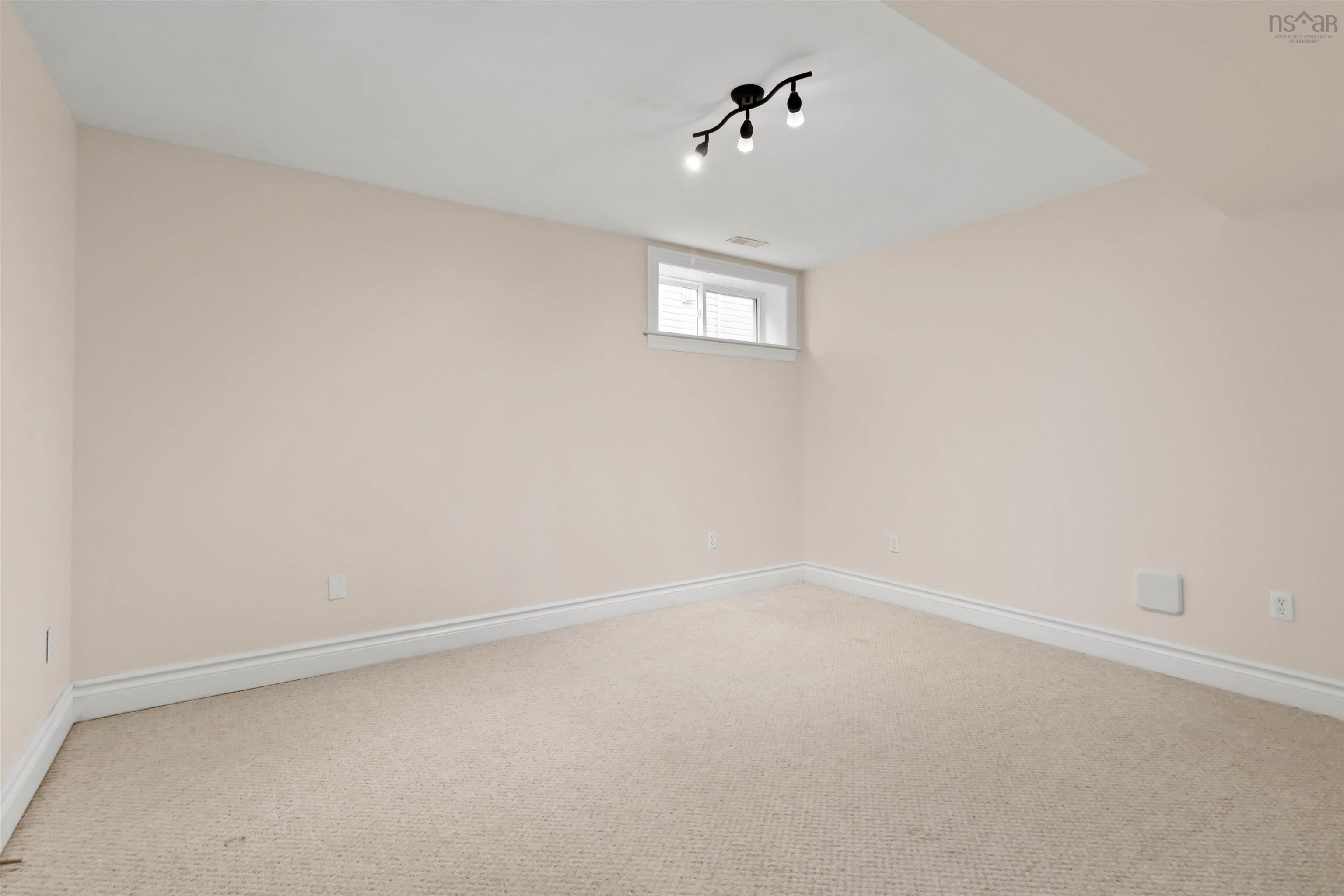 $959,900.00: 167 Ravines Drive, Bedford