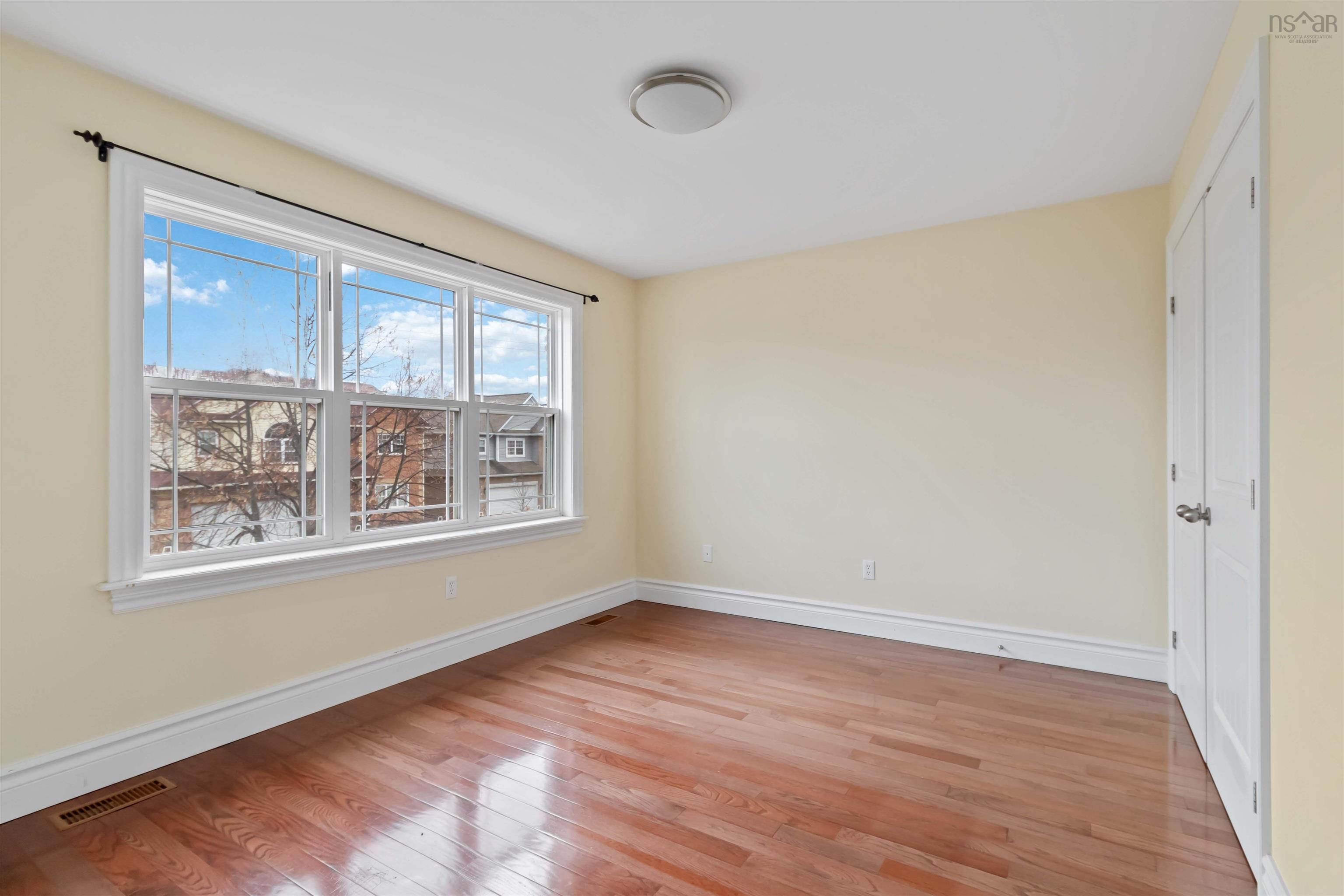 $959,900.00: 167 Ravines Drive, Bedford