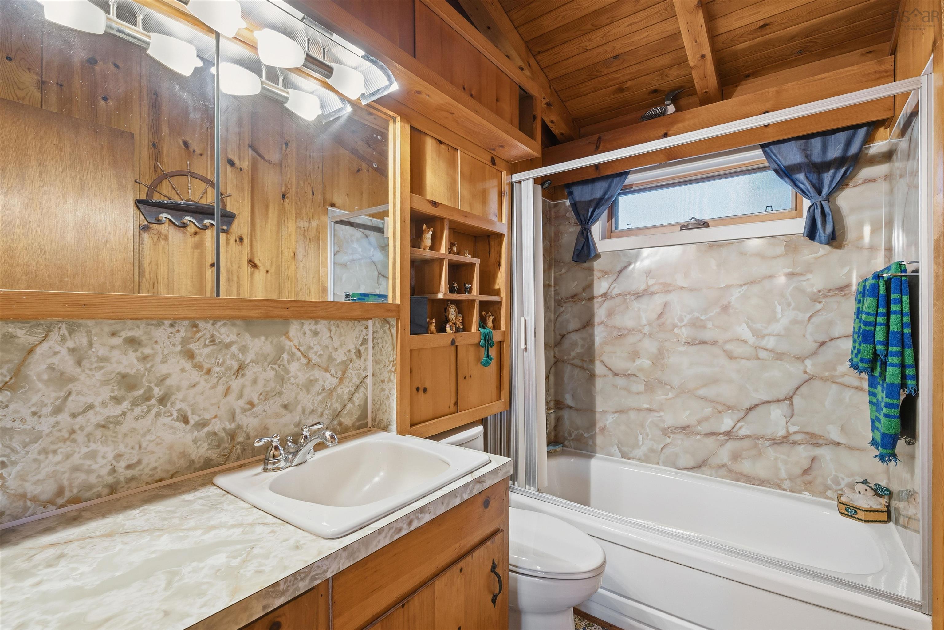 $549,000.00: 8278 St Margarets Bay Road, Black Point