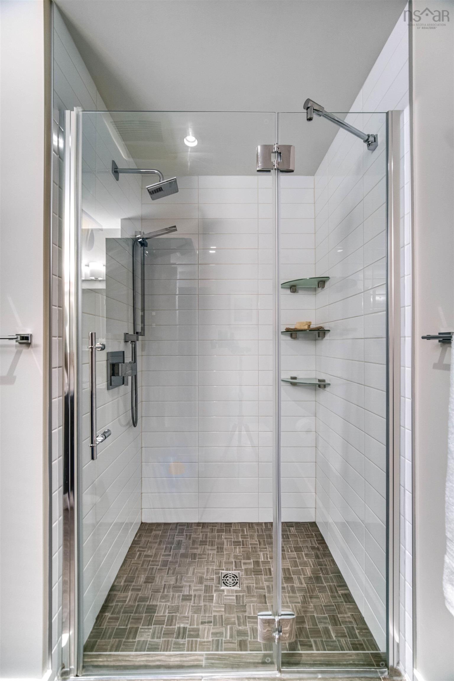 $899,900.00: 1003 67 Kings Wharf Place, Dartmouth