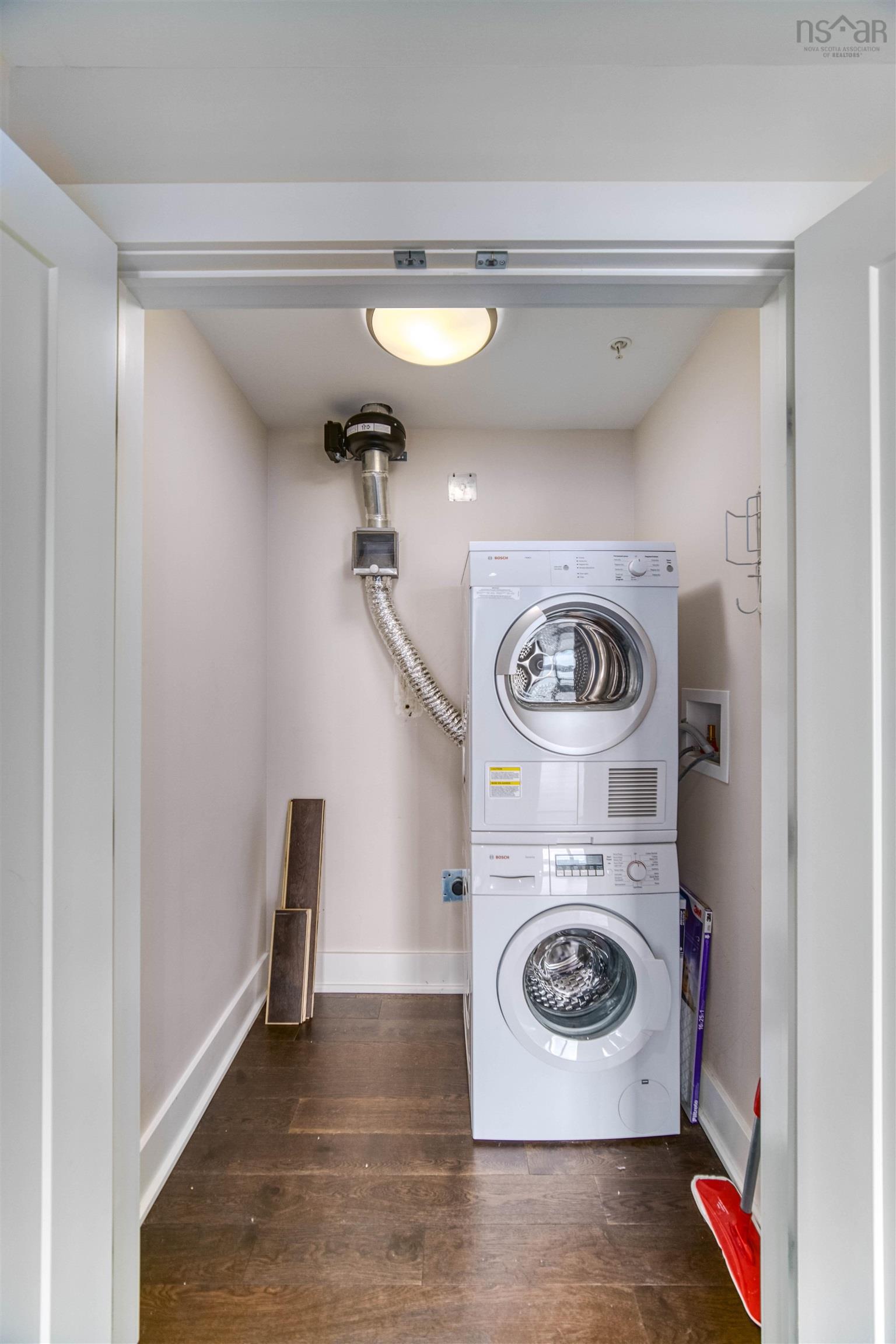 $899,900.00: 1003 67 Kings Wharf Place, Dartmouth