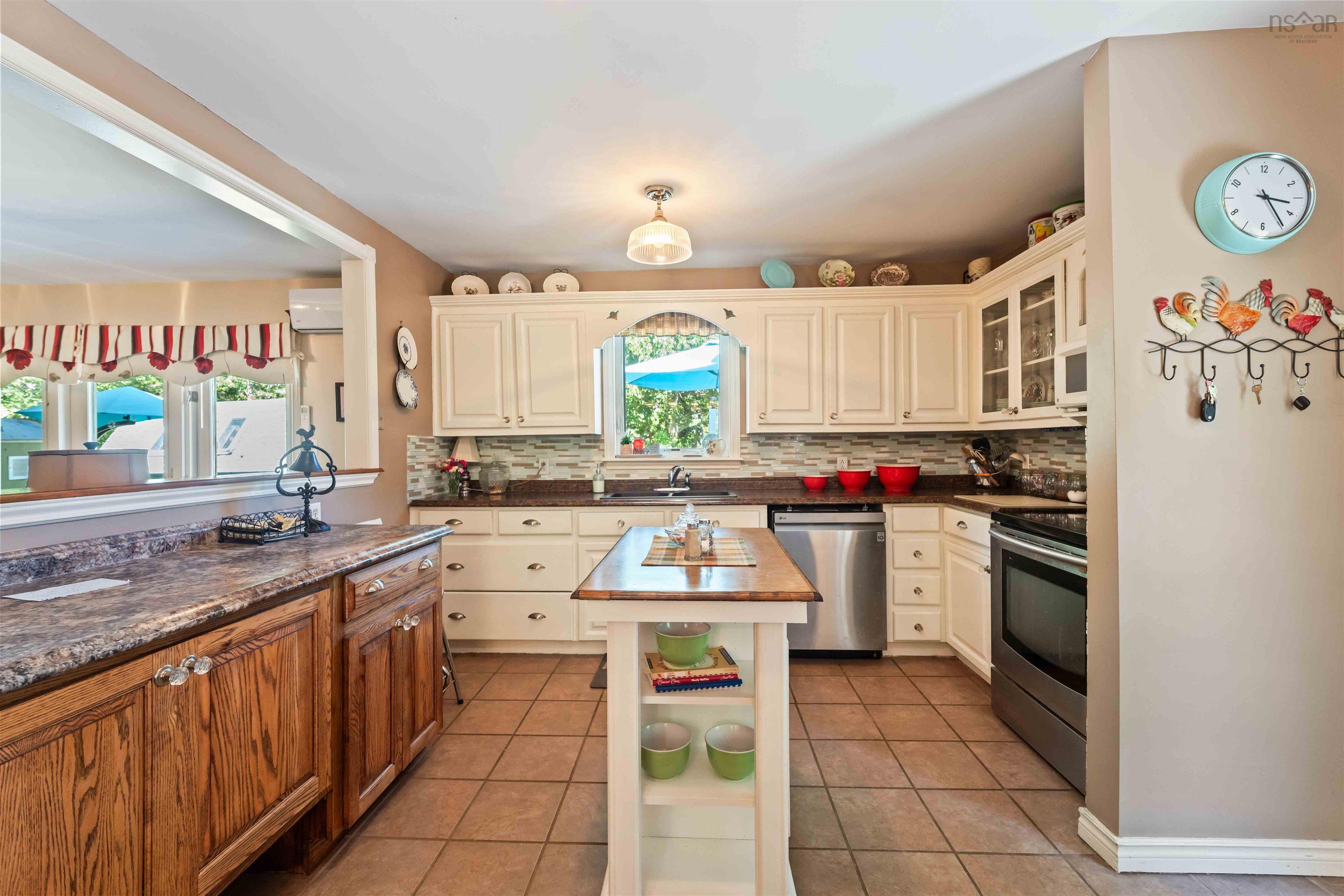 $389,900.00: 772 Parker Mountain Road, Parkers Cove