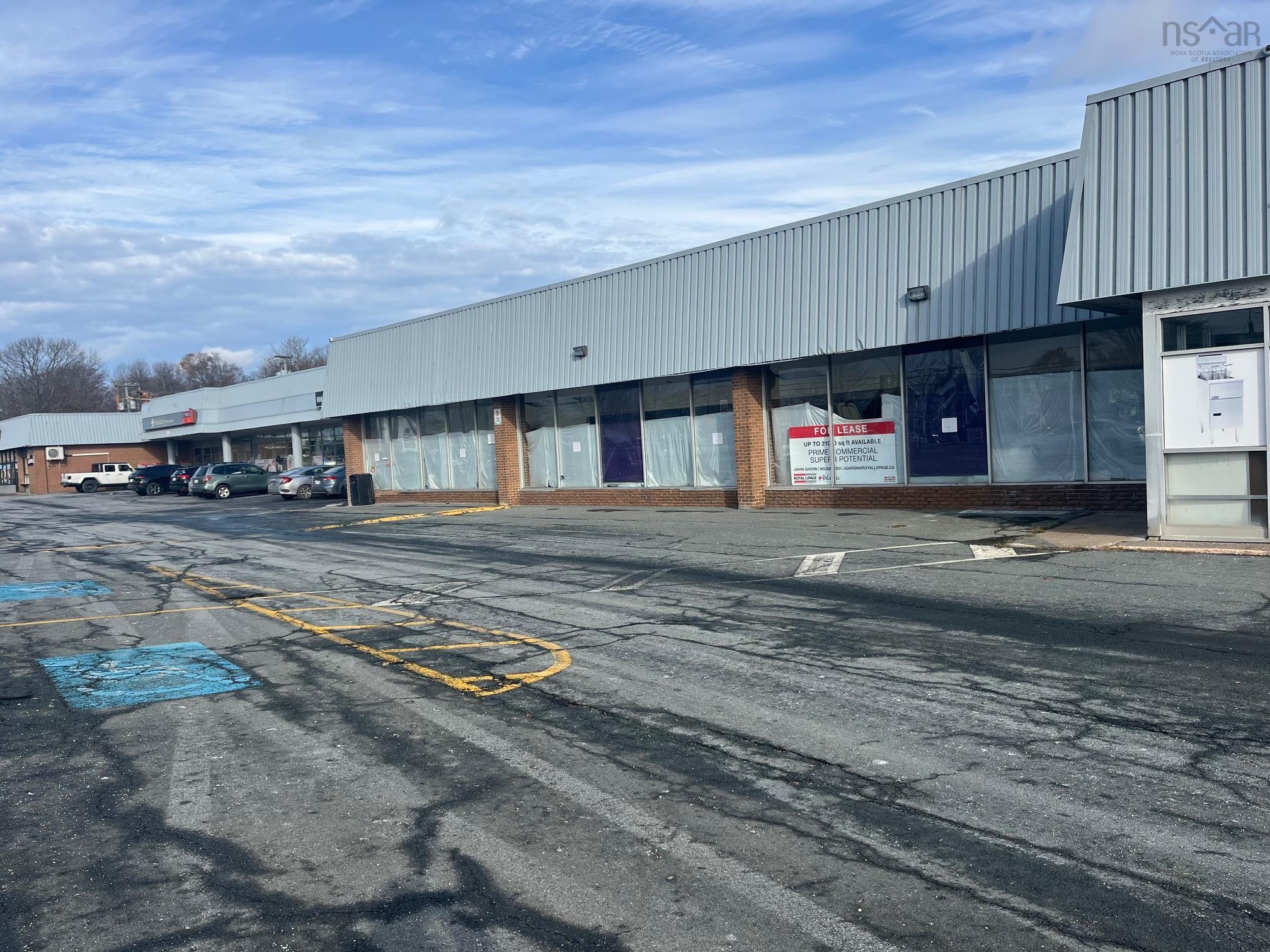 $18.00: 109 205 Pleasant Street, Dartmouth