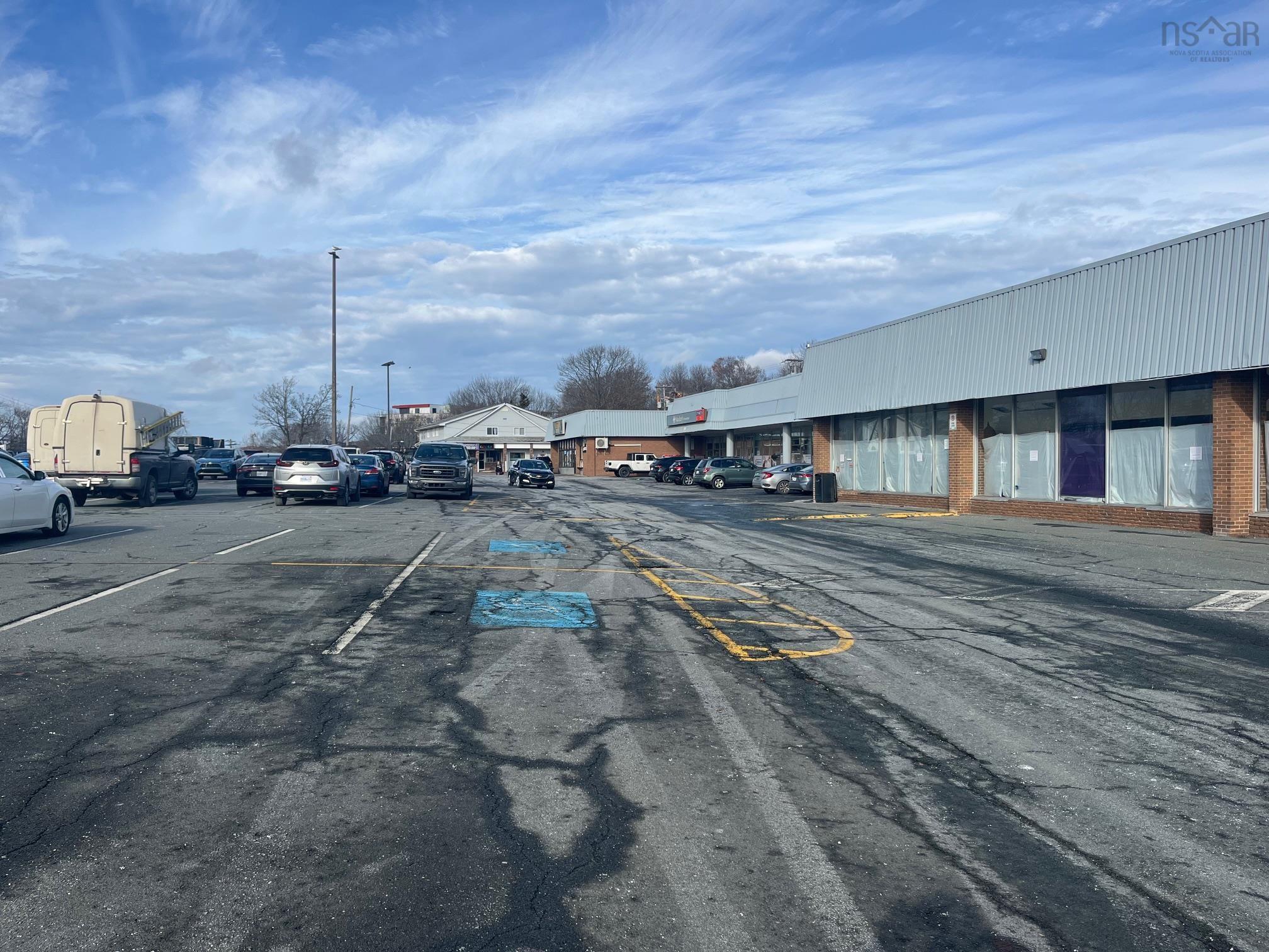 $18.00: 109 205 Pleasant Street, Dartmouth