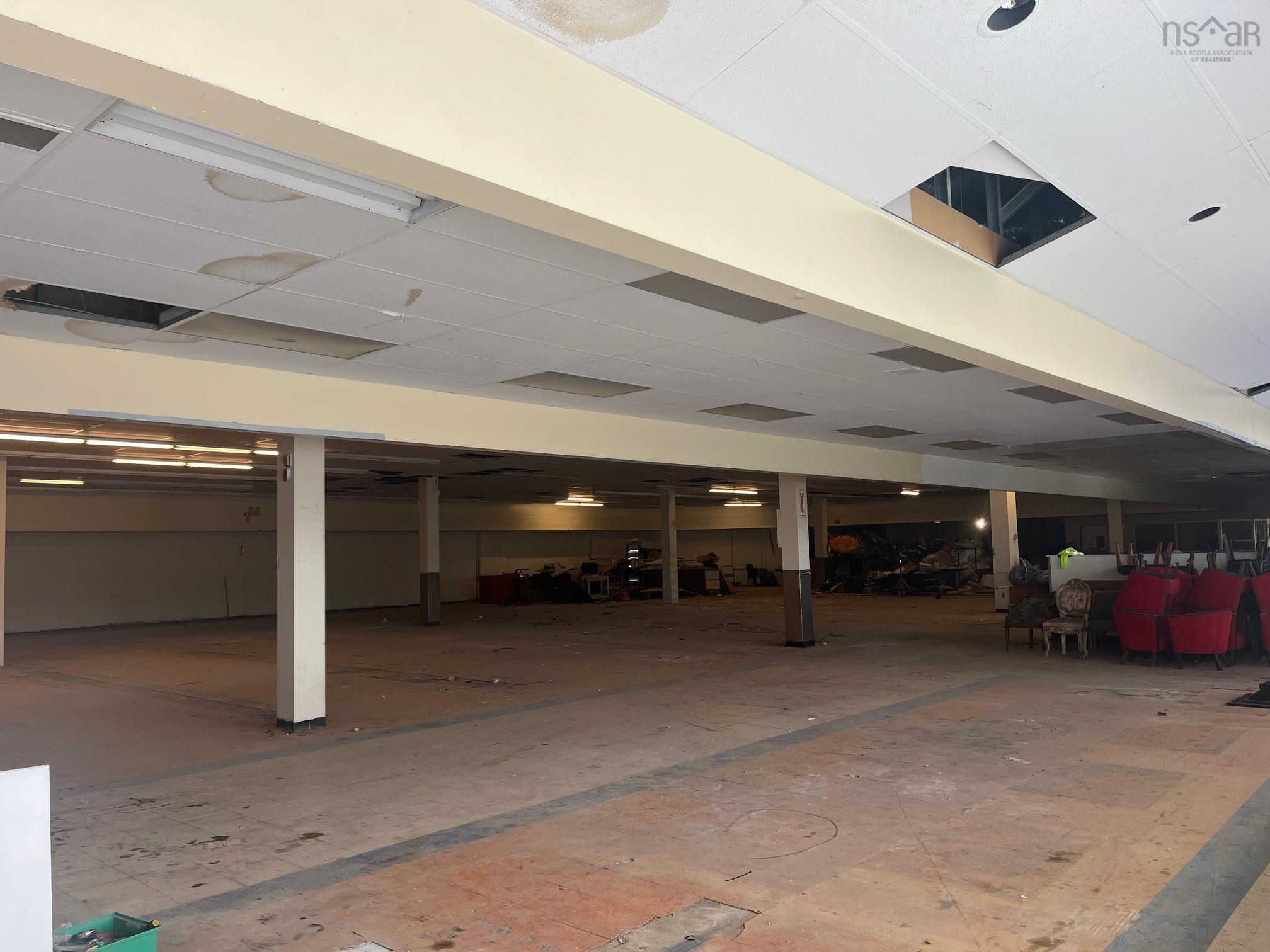 $18.00: 109 205 Pleasant Street, Dartmouth