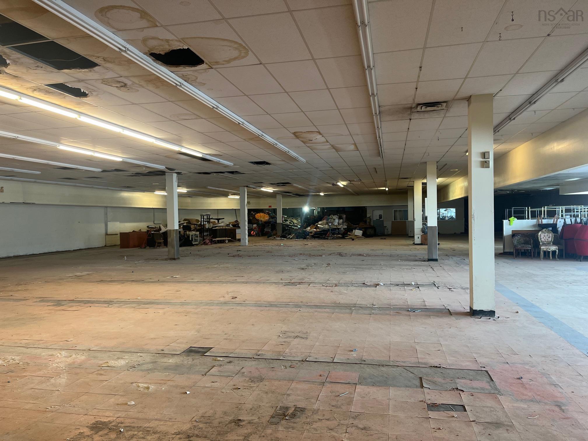 $18.00: 109 205 Pleasant Street, Dartmouth