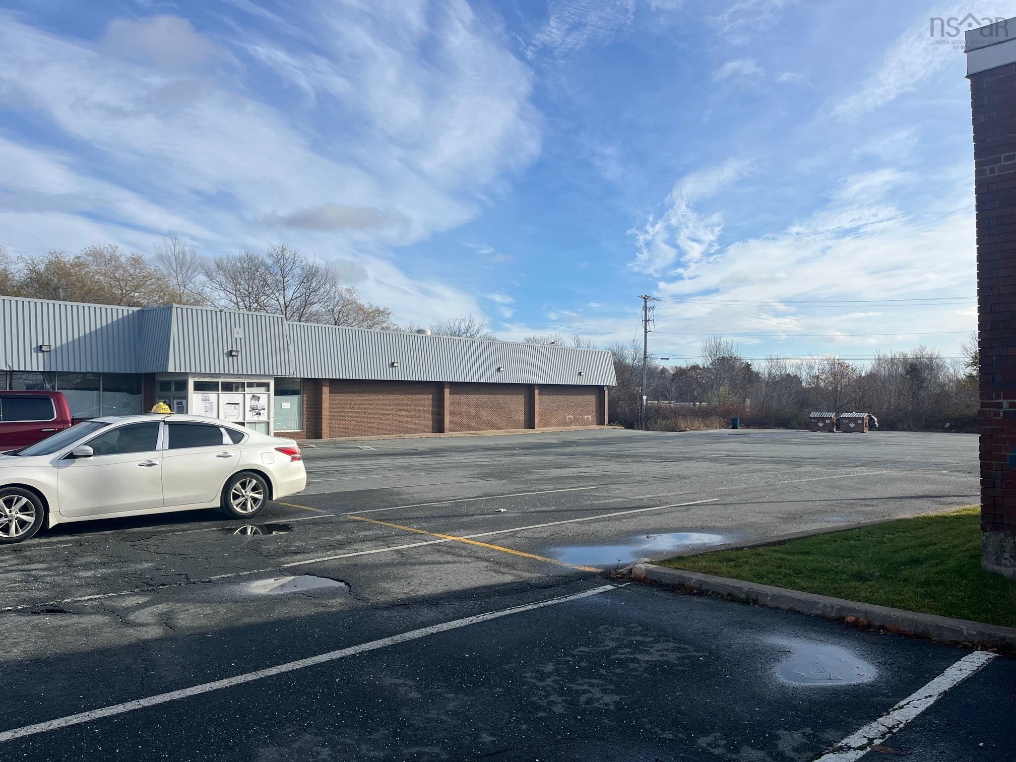 $18.00: 109 205 Pleasant Street, Dartmouth