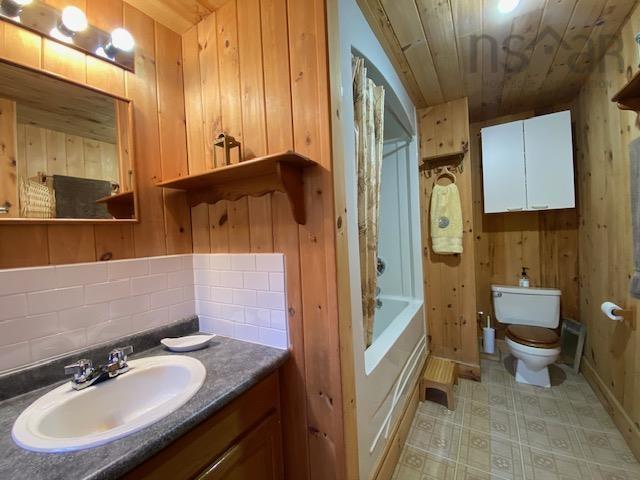 $499,000.00: 645 East Sable Road, East Sable River