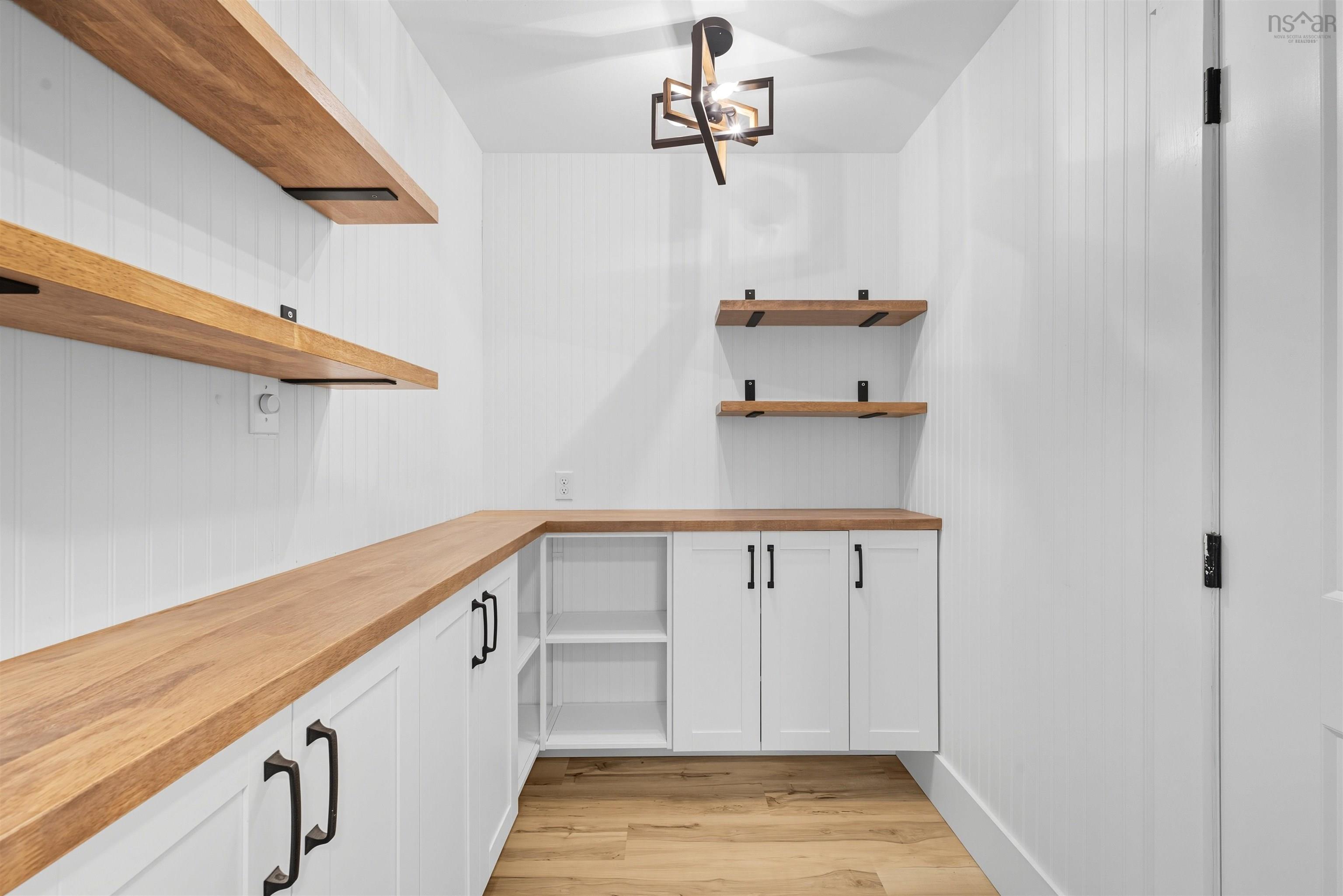 $599,900.00: 463 South Rawdon Road, Hillsvale