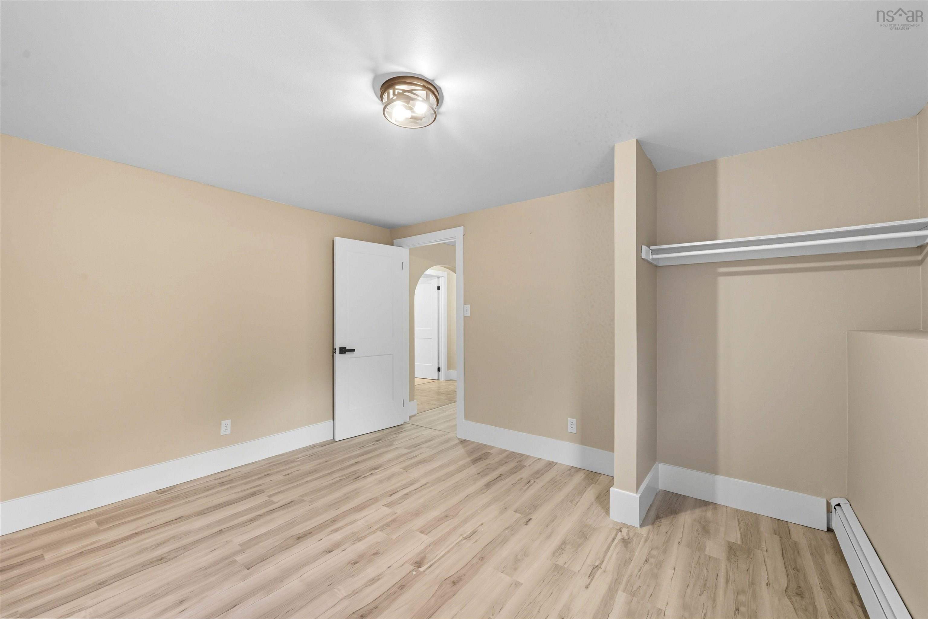 $599,900.00: 463 South Rawdon Road, Hillsvale