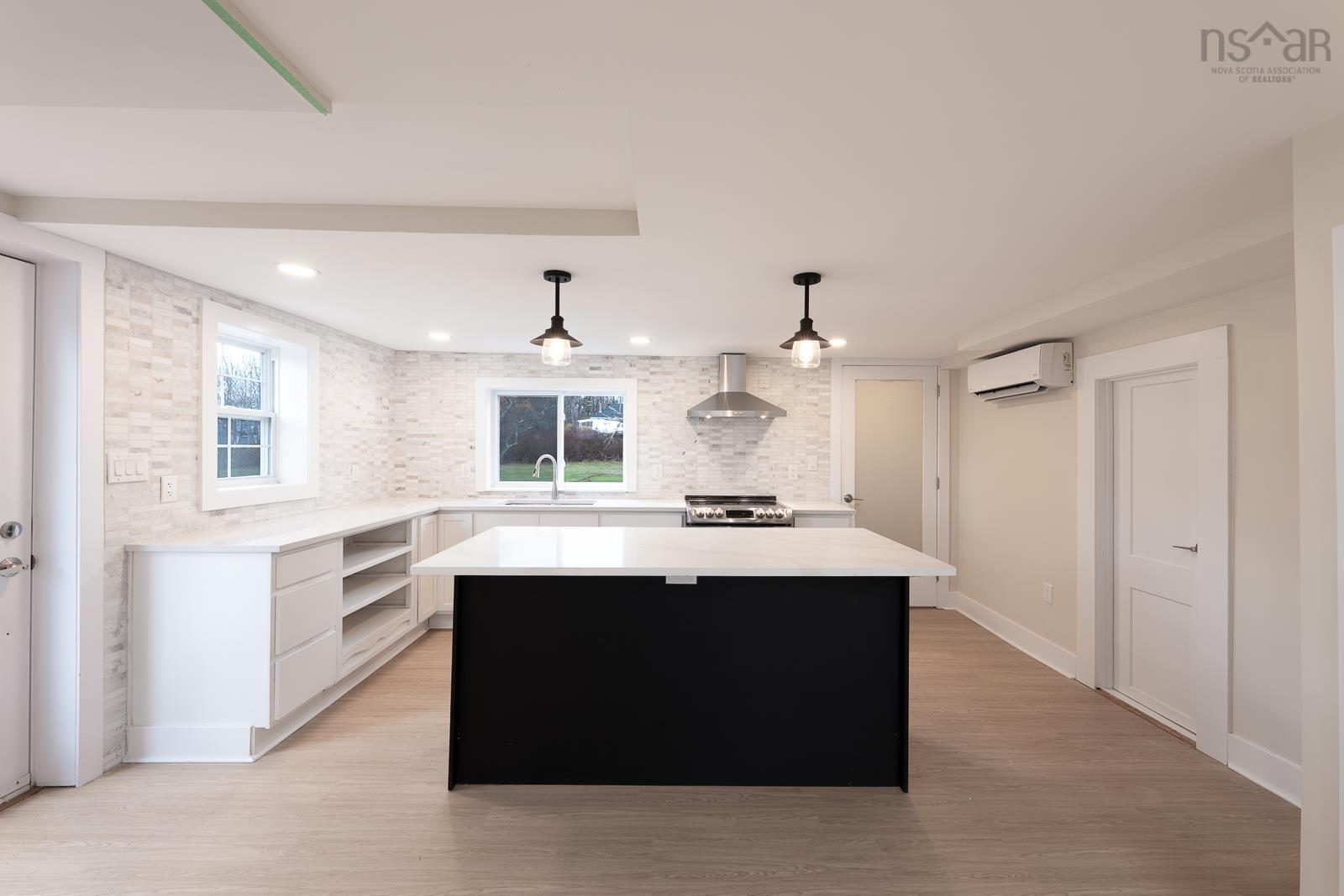 $641,999.00: 14096 Highway 1, Hants Border