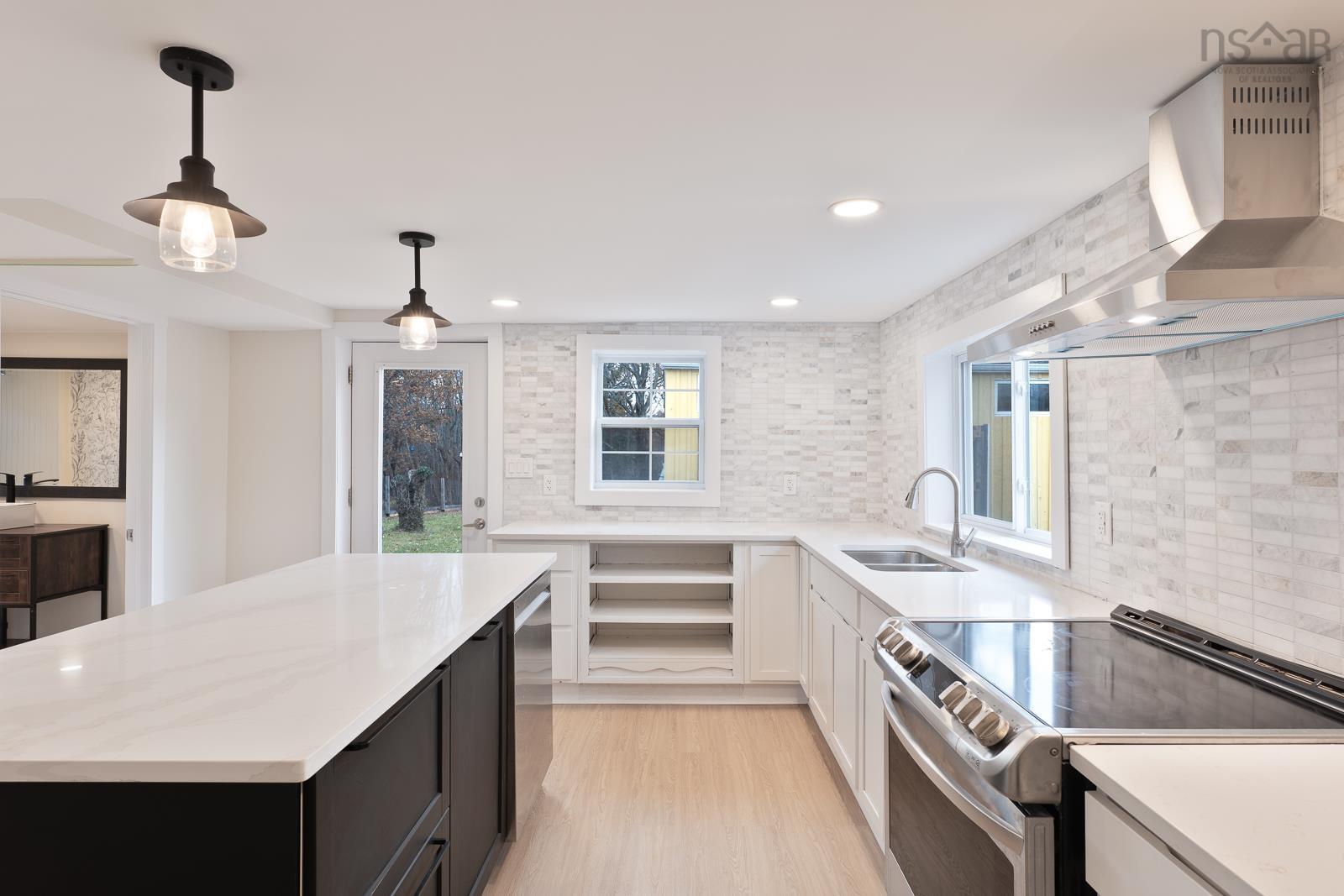 $641,999.00: 14096 Highway 1, Hants Border