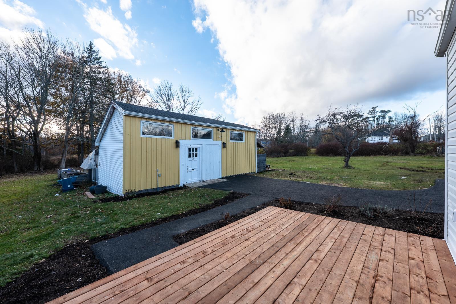 $641,999.00: 14096 Highway 1, Hants Border