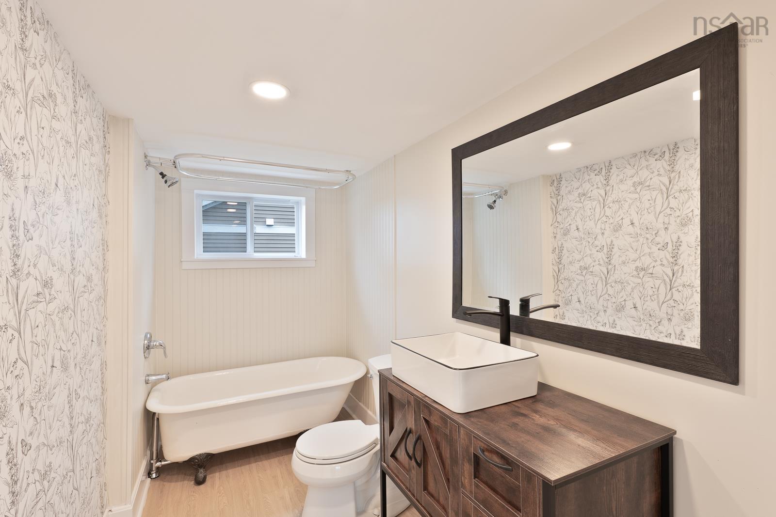 $641,999.00: 14096 Highway 1, Hants Border