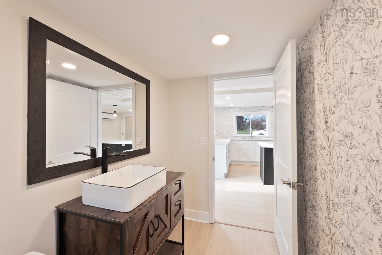 $641,999.00: 14096 Highway 1, Hants Border