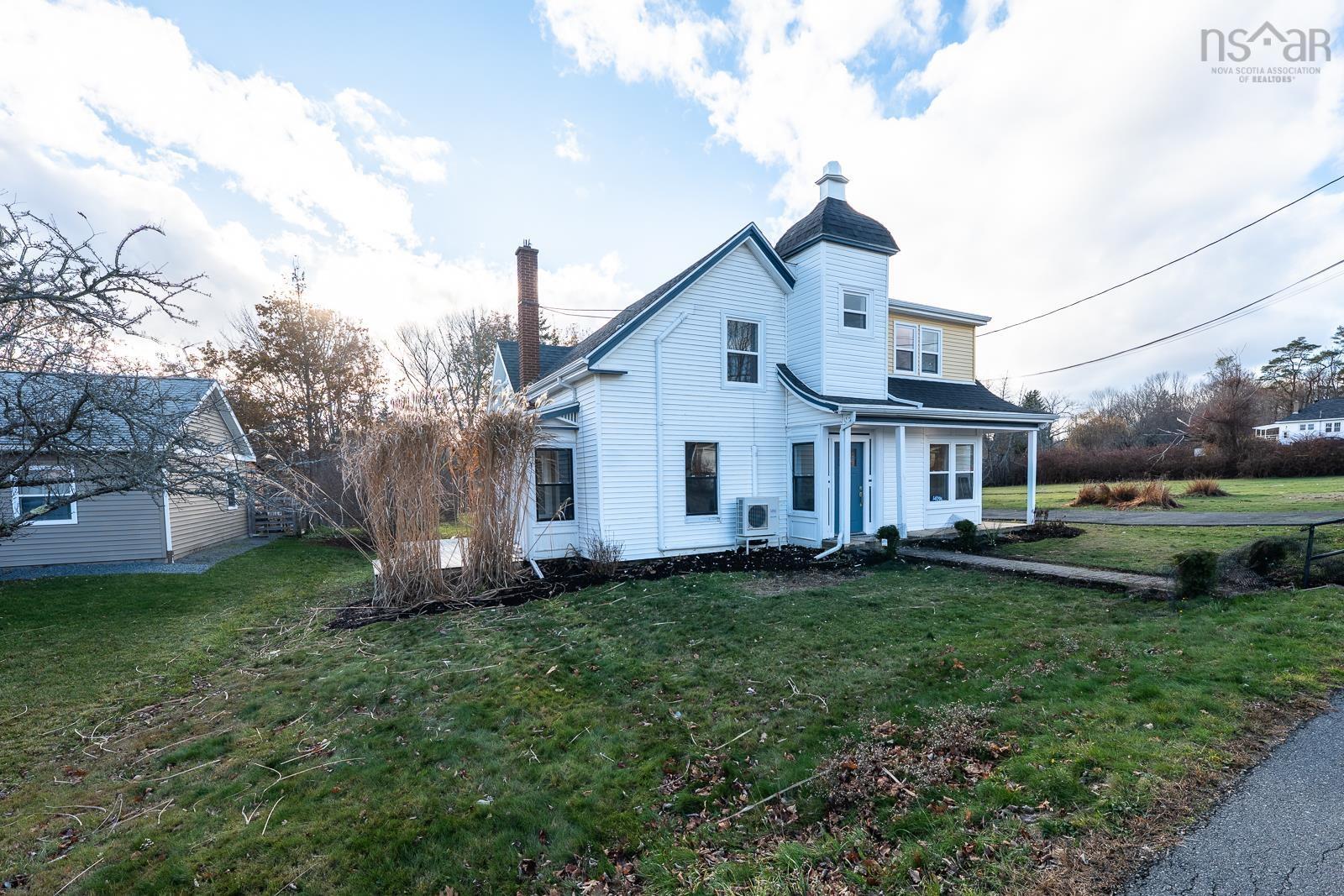 $641,999.00: 14096 Highway 1, Hants Border