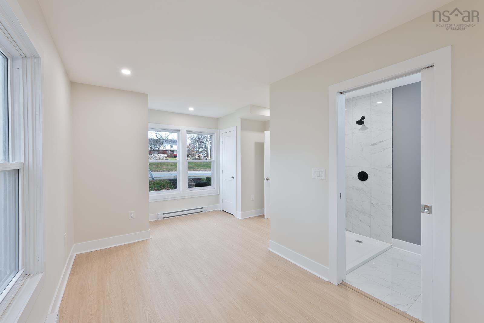 $641,999.00: 14096 Highway 1, Hants Border