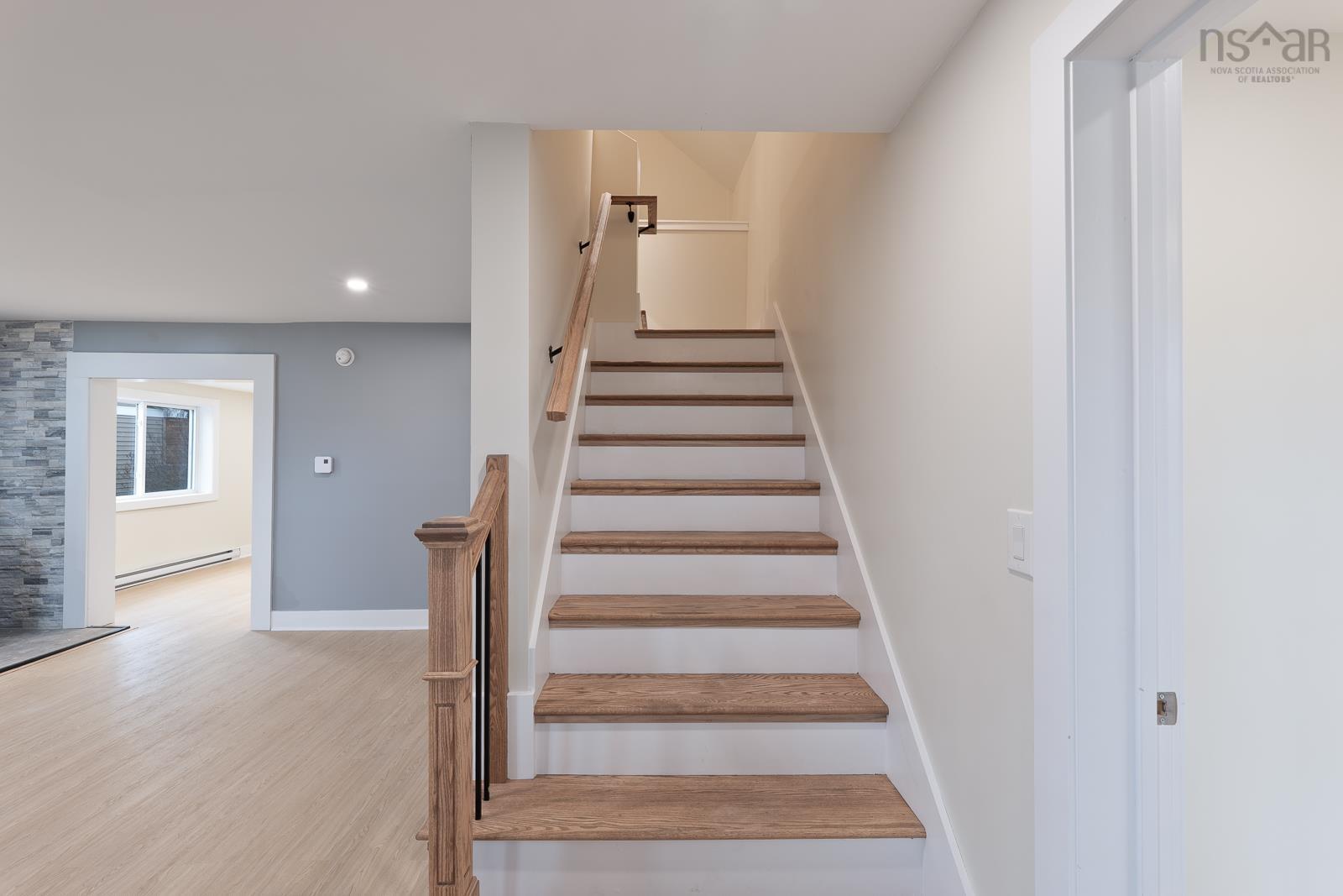 $641,999.00: 14096 Highway 1, Hants Border