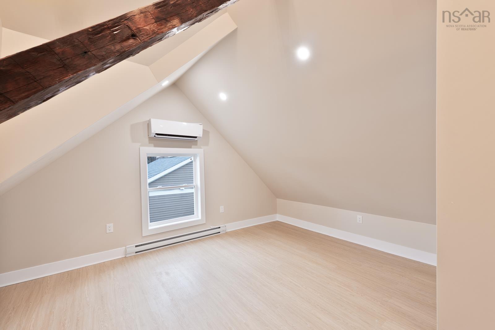 $641,999.00: 14096 Highway 1, Hants Border