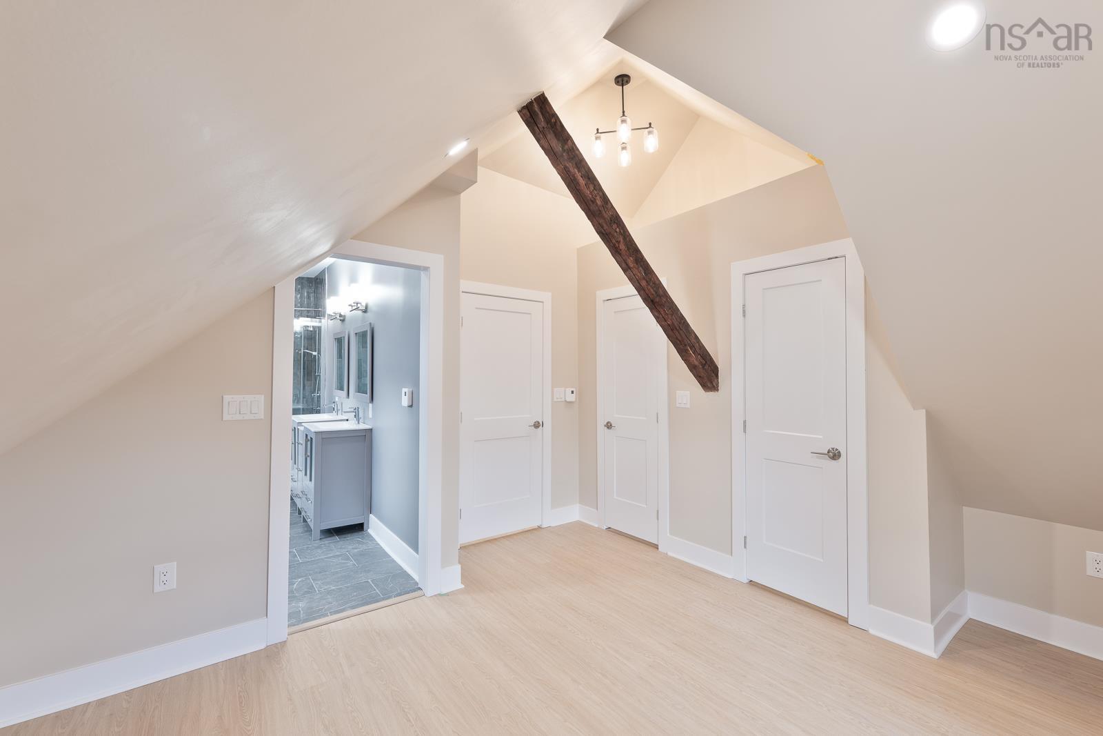 $641,999.00: 14096 Highway 1, Hants Border