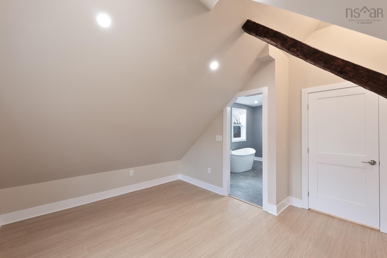 $641,999.00: 14096 Highway 1, Hants Border