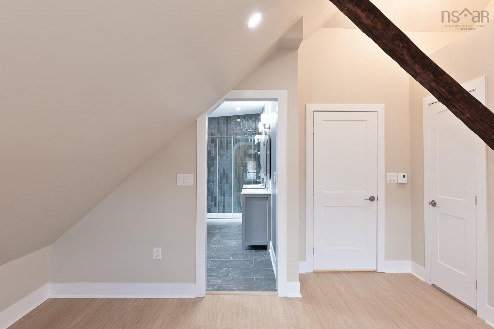 $641,999.00: 14096 Highway 1, Hants Border