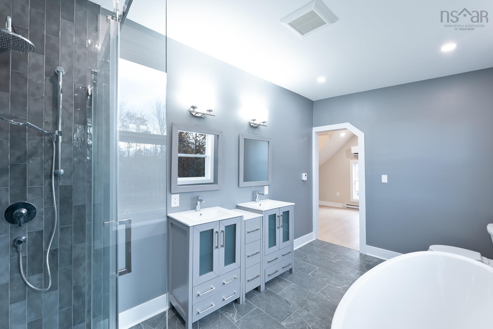 $641,999.00: 14096 Highway 1, Hants Border