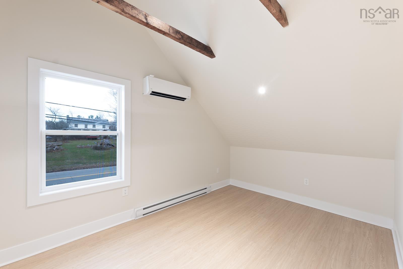 $641,999.00: 14096 Highway 1, Hants Border