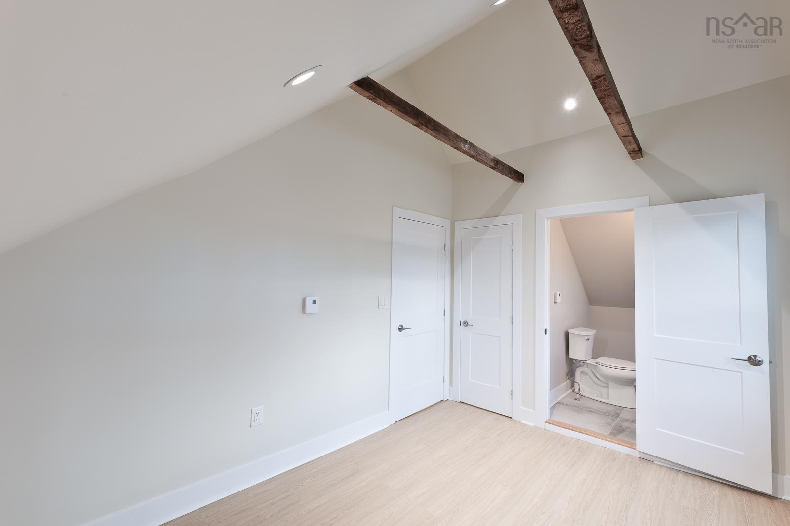 $641,999.00: 14096 Highway 1, Hants Border