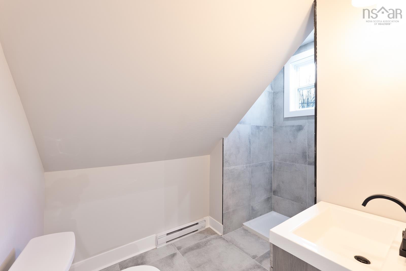 $641,999.00: 14096 Highway 1, Hants Border