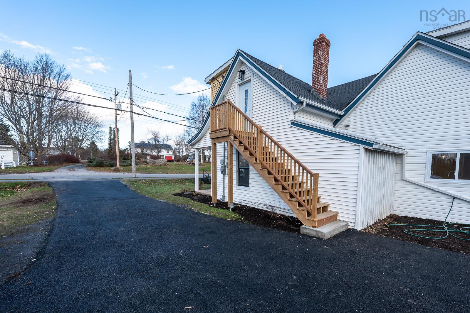 $641,999.00: 14096 Highway 1, Hants Border