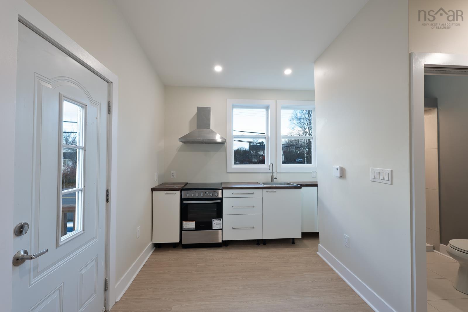 $641,999.00: 14096 Highway 1, Hants Border