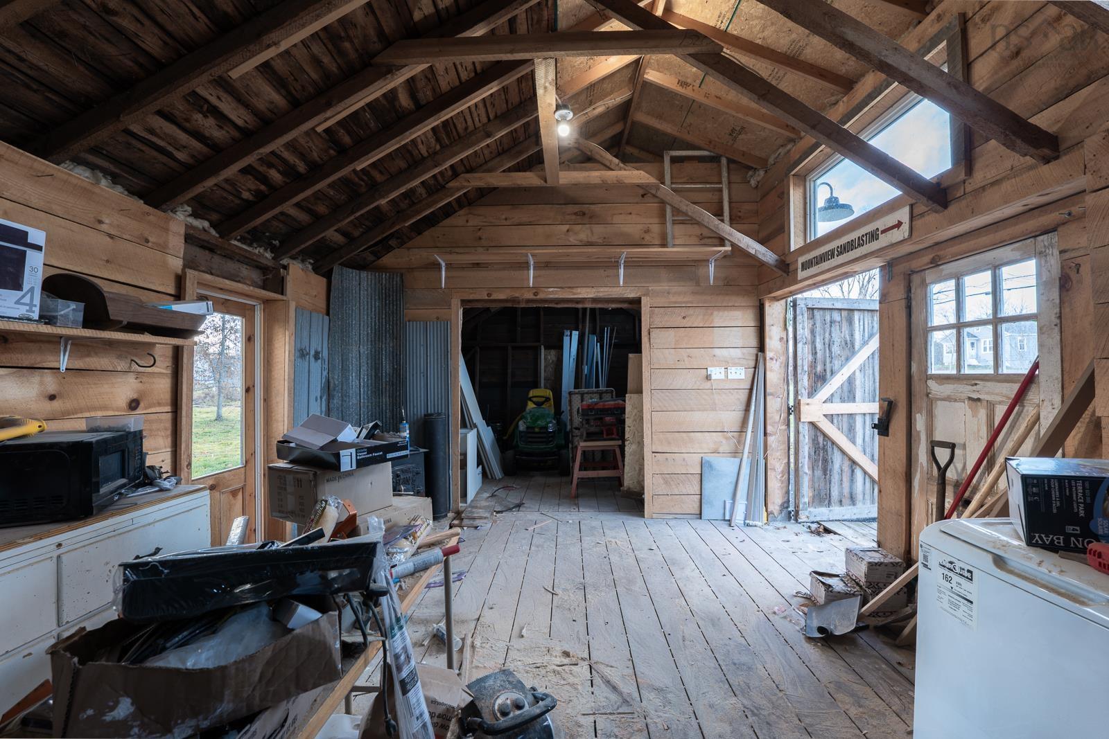 $641,999.00: 14096 Highway 1, Hants Border