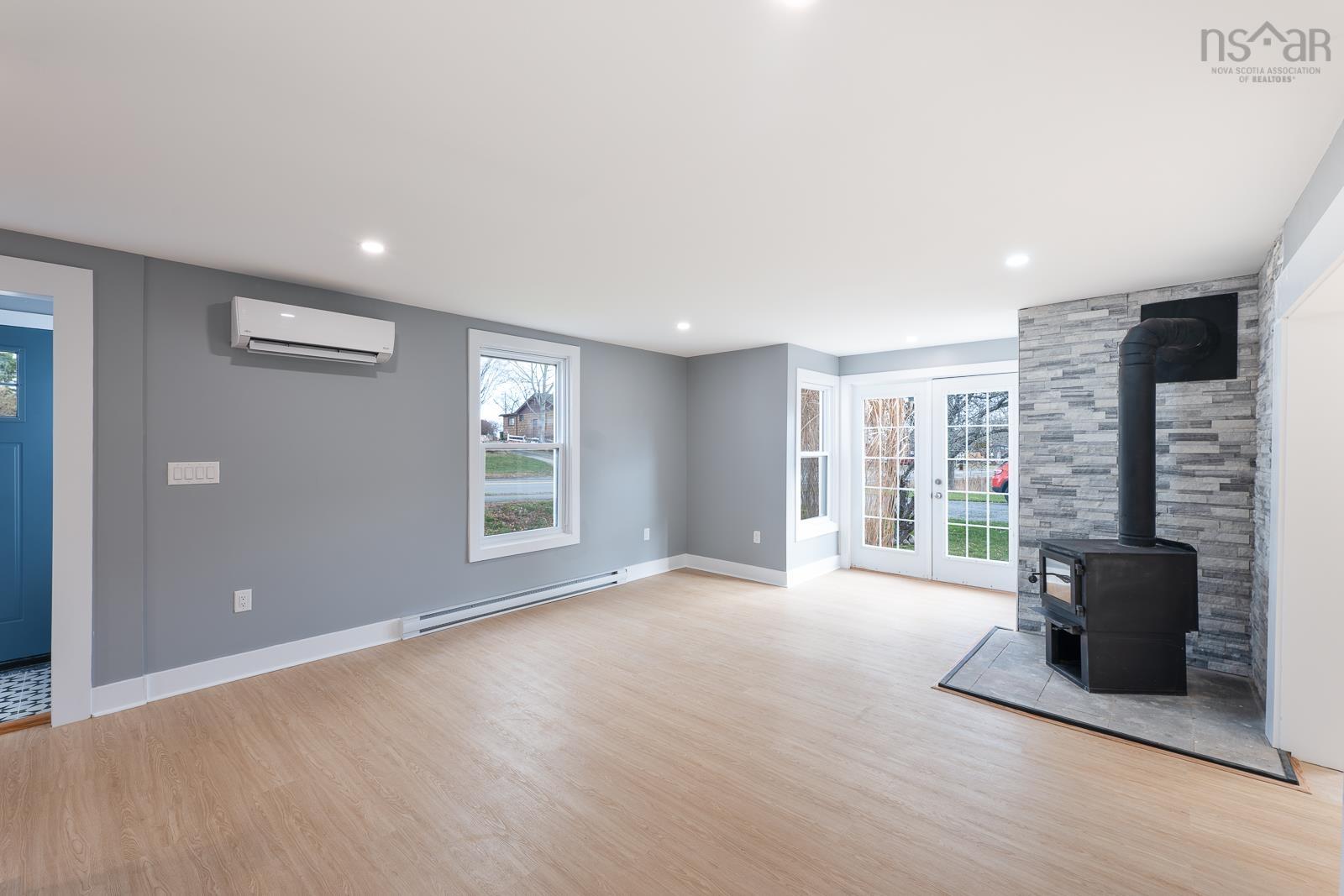 $641,999.00: 14096 Highway 1, Hants Border