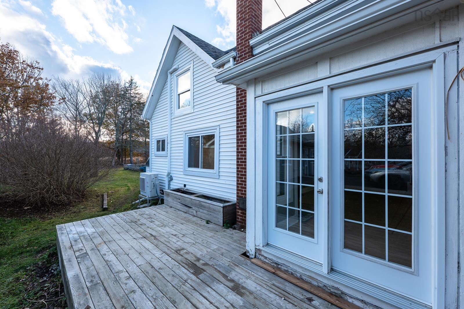 $641,999.00: 14096 Highway 1, Hants Border