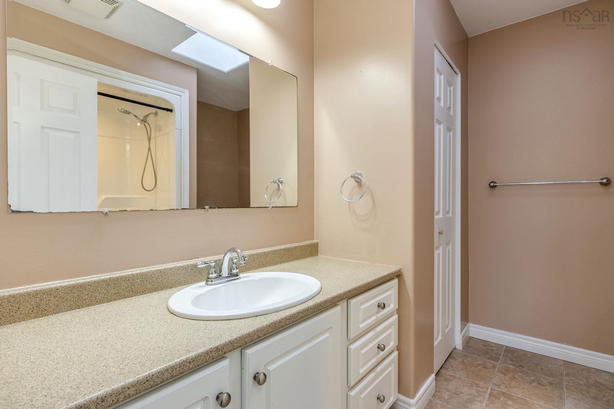 $399,000.00: 990 Mary Avenue, Centreville