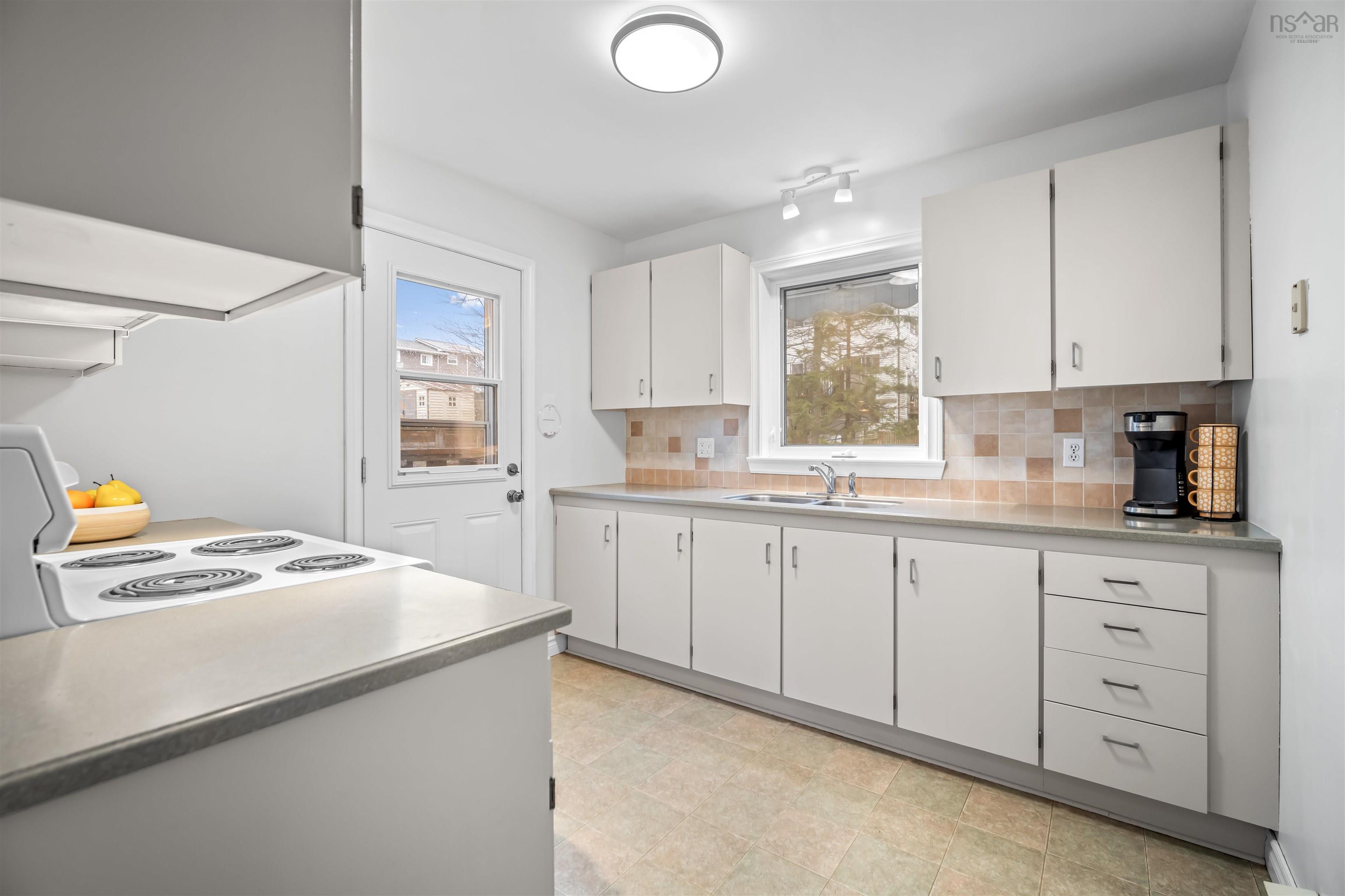 $399,000.00: 7 Londra Court, Dartmouth