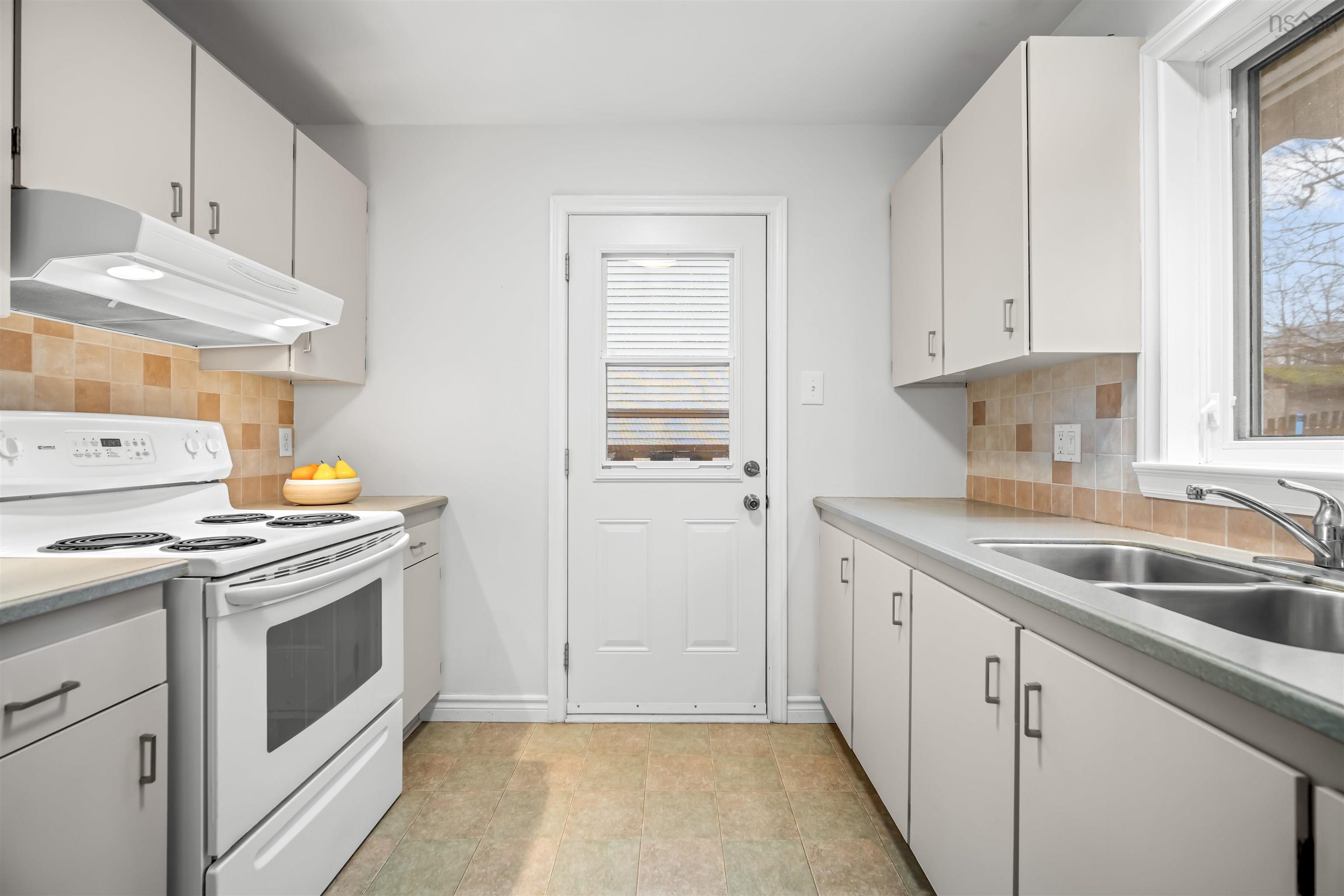 $399,000.00: 7 Londra Court, Dartmouth