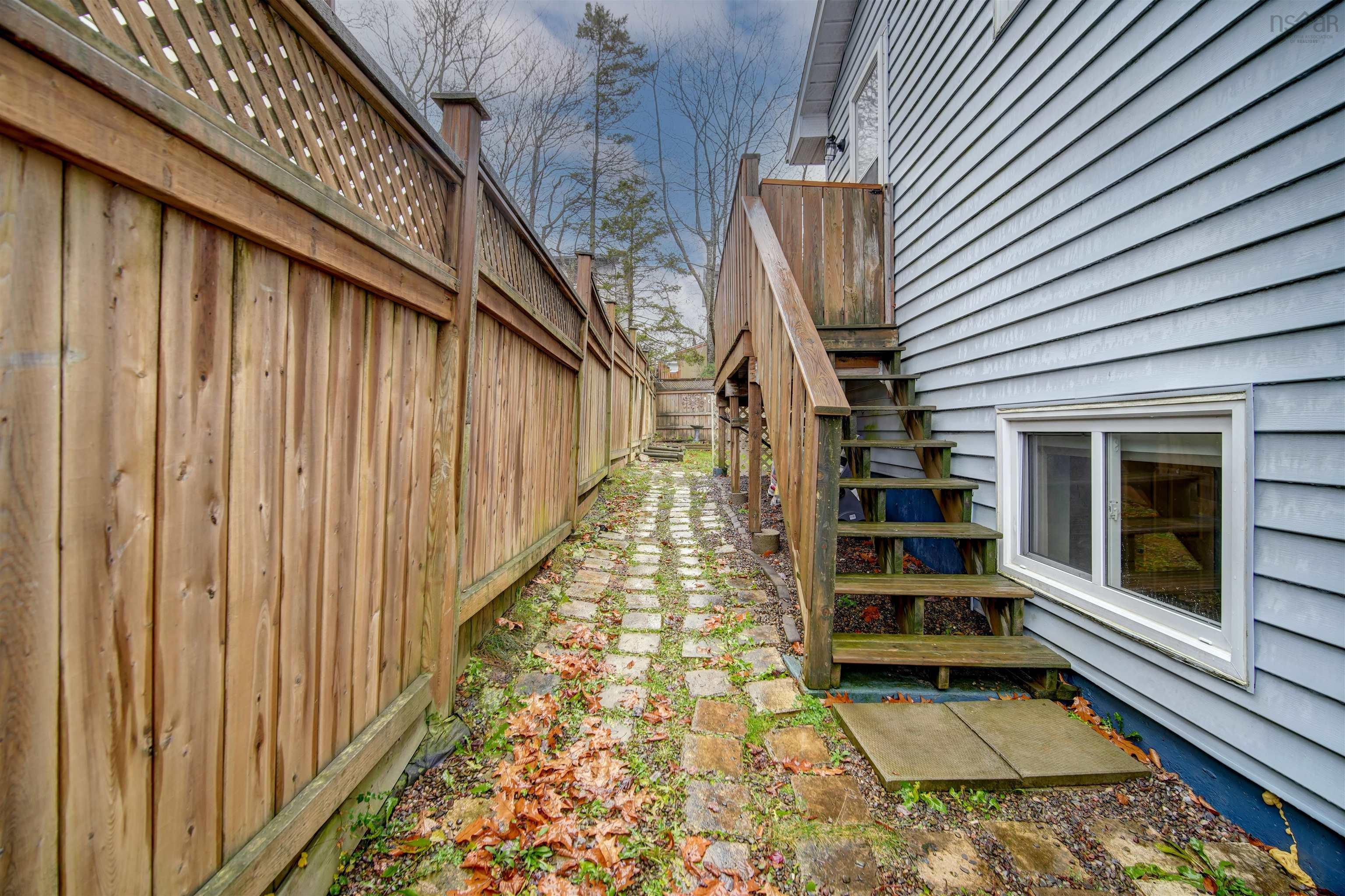 $399,000.00: 7 Londra Court, Dartmouth