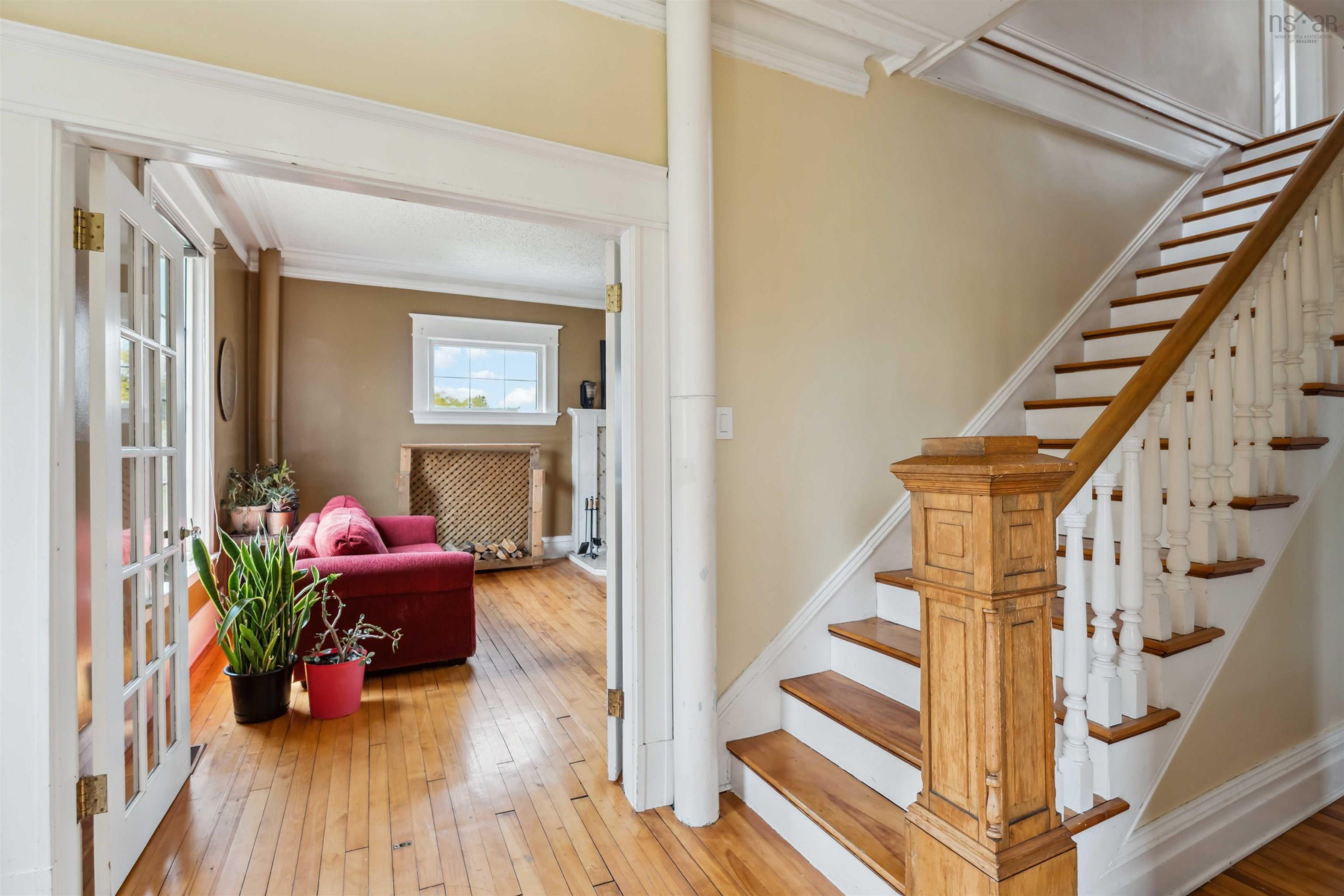 $599,900.00: 14019 Highway 1, Hants Border