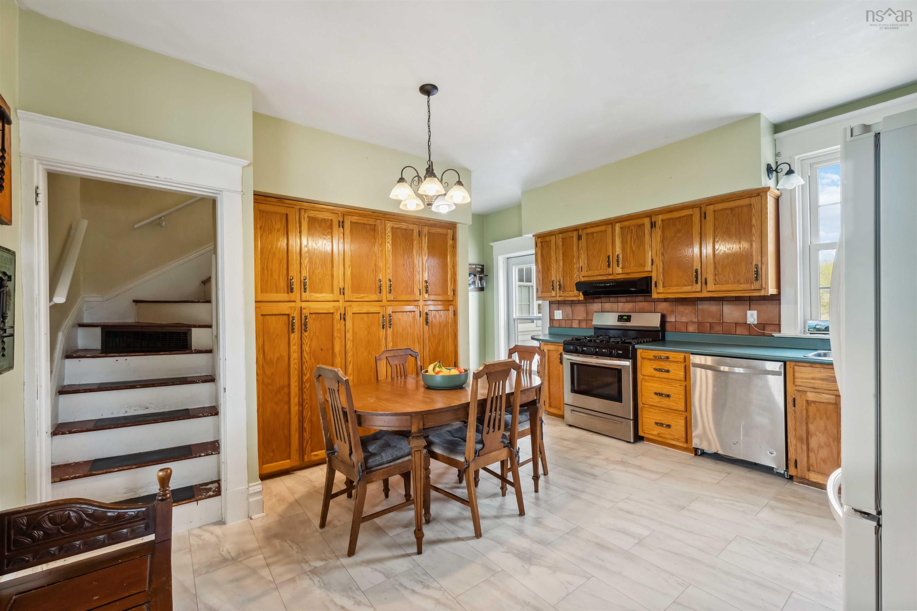 $599,900.00: 14019 Highway 1, Hants Border